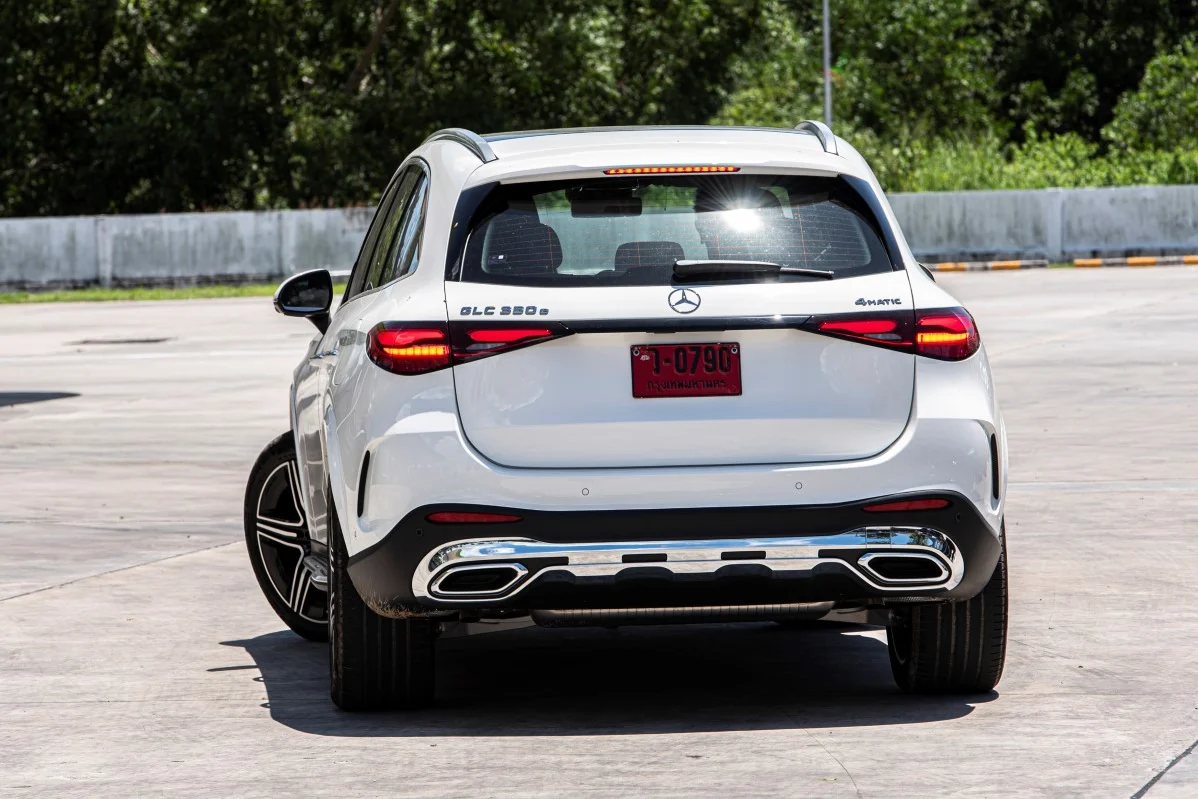 Mercedes-Benz GLC 350 e, GLC 4MATIC price cut, luxury PHEV SUV, Mercedes Thailand, plug-in hybrid luxury car, GLC 350 e specs 4