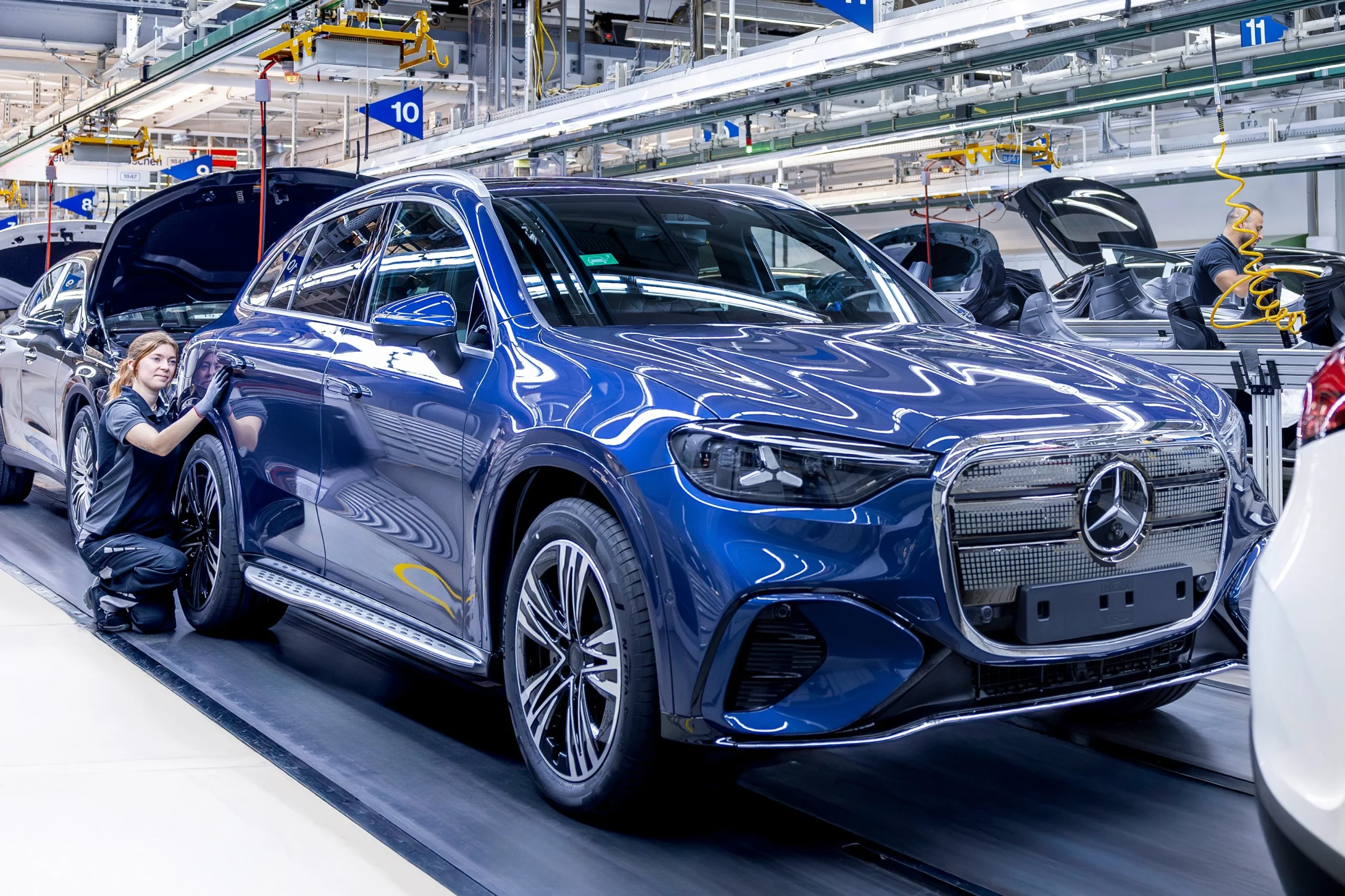 Mercedes-Benz GLC EQ, luxury electric SUV, MB.OS, 800V charging, Mercedes electrification, Bremen factory, electric vehicle production 4