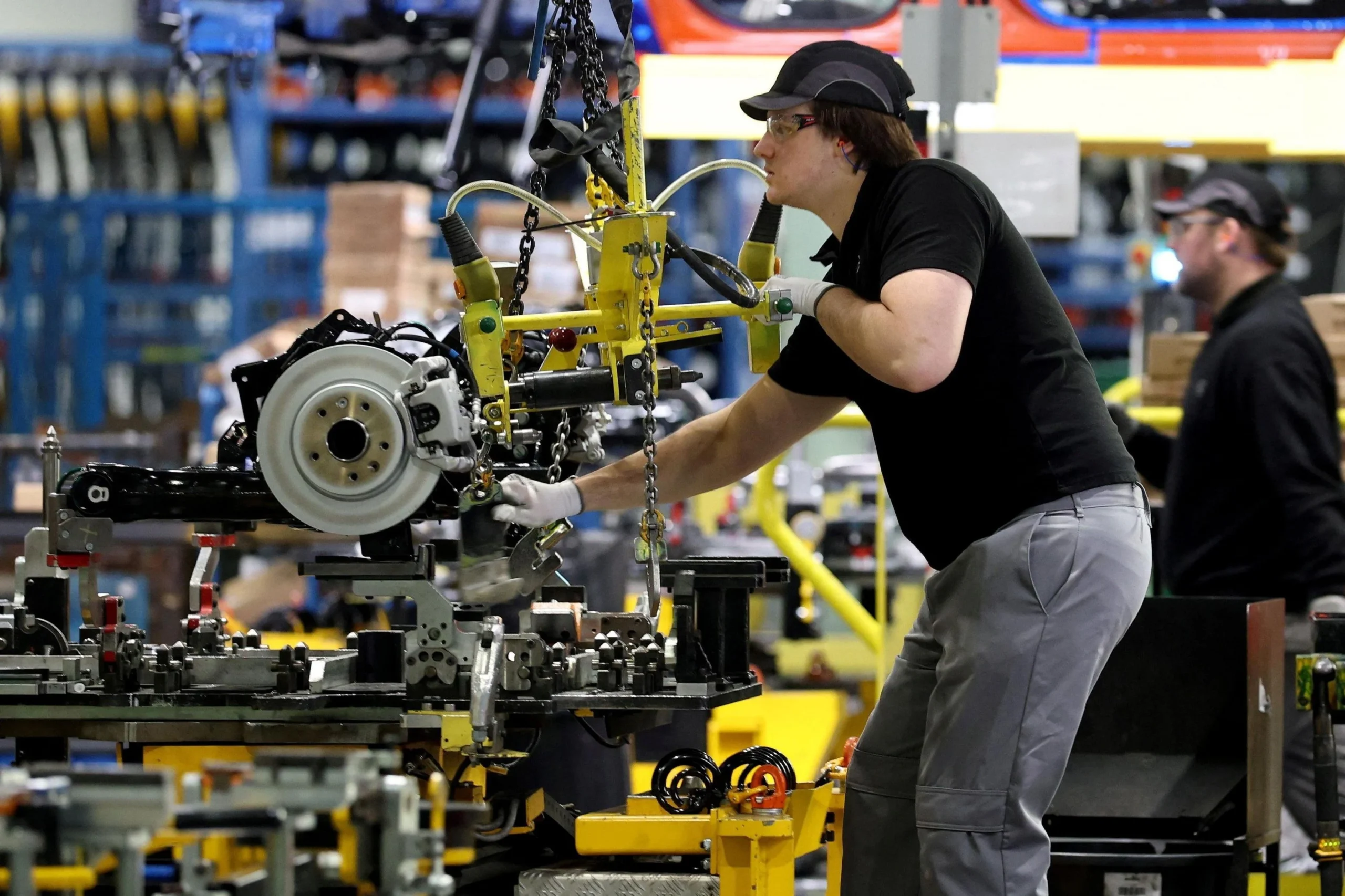 Nissan EV, e‑axle plant, UK electric vehicle factory, Nissan restructuring, European EV market, Sunderland plant, Nissan Leaf sales 4
