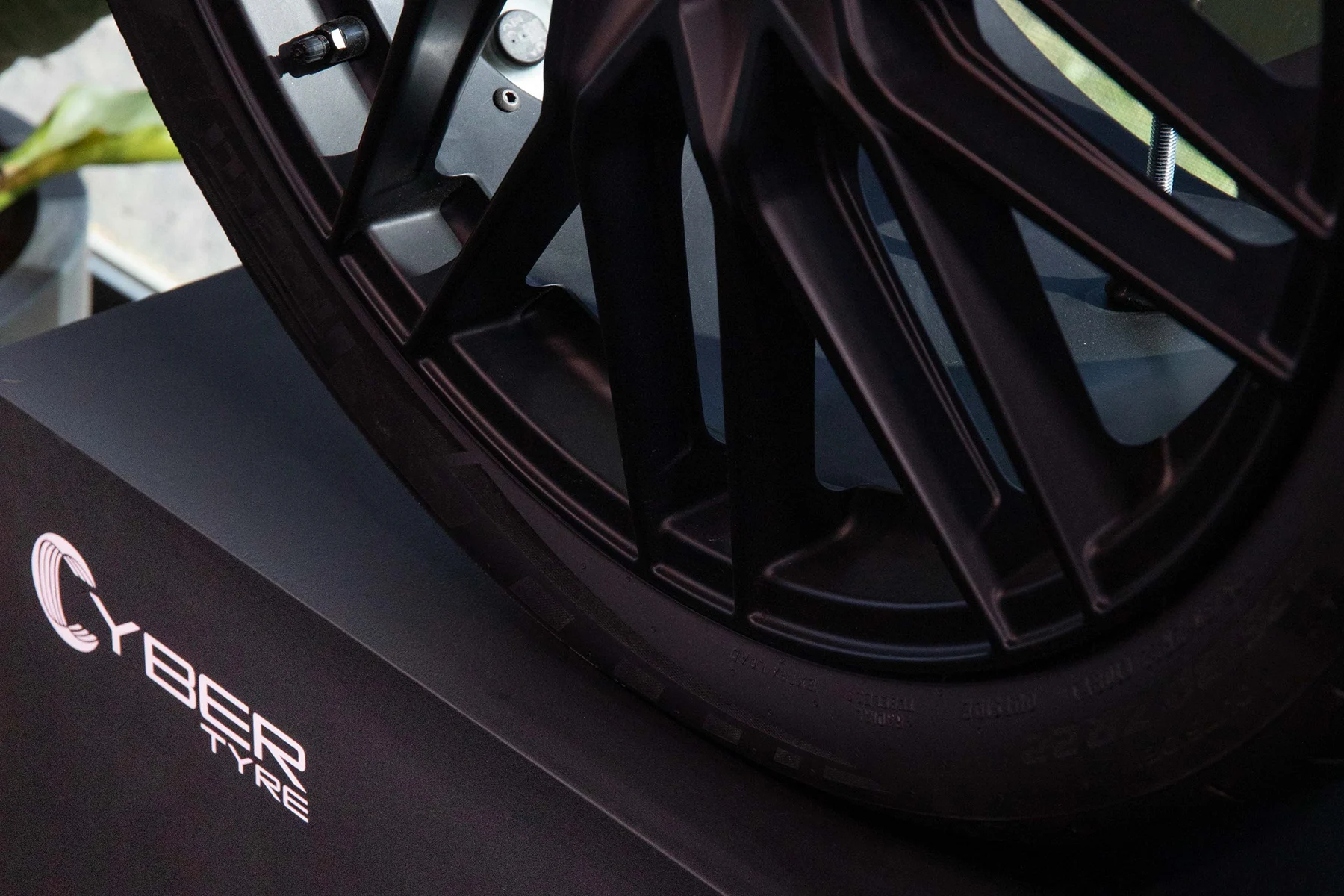 Pirelli Cyber Tyre, smart tires, connected tire technology, Pirelli USA, automotive innovation, Georgia tire plant, Sinochem Pirelli 3