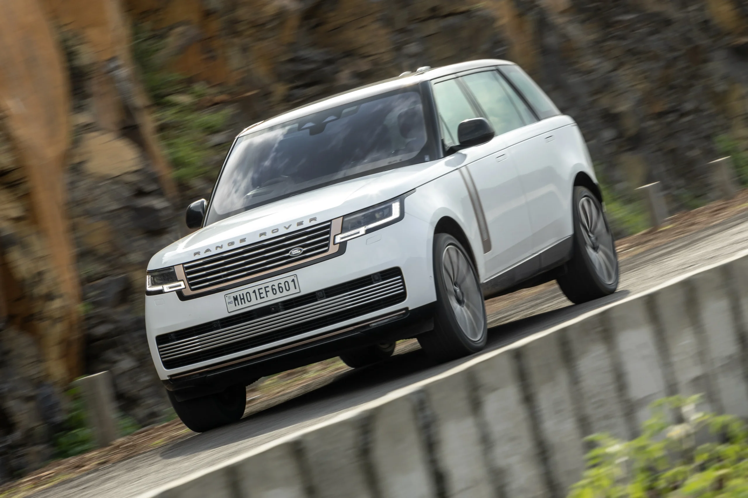 Range Rover SV, JLR India, luxury SUV price drop, UK-India FTA, Range Rover Sport SV, luxury car market India 4