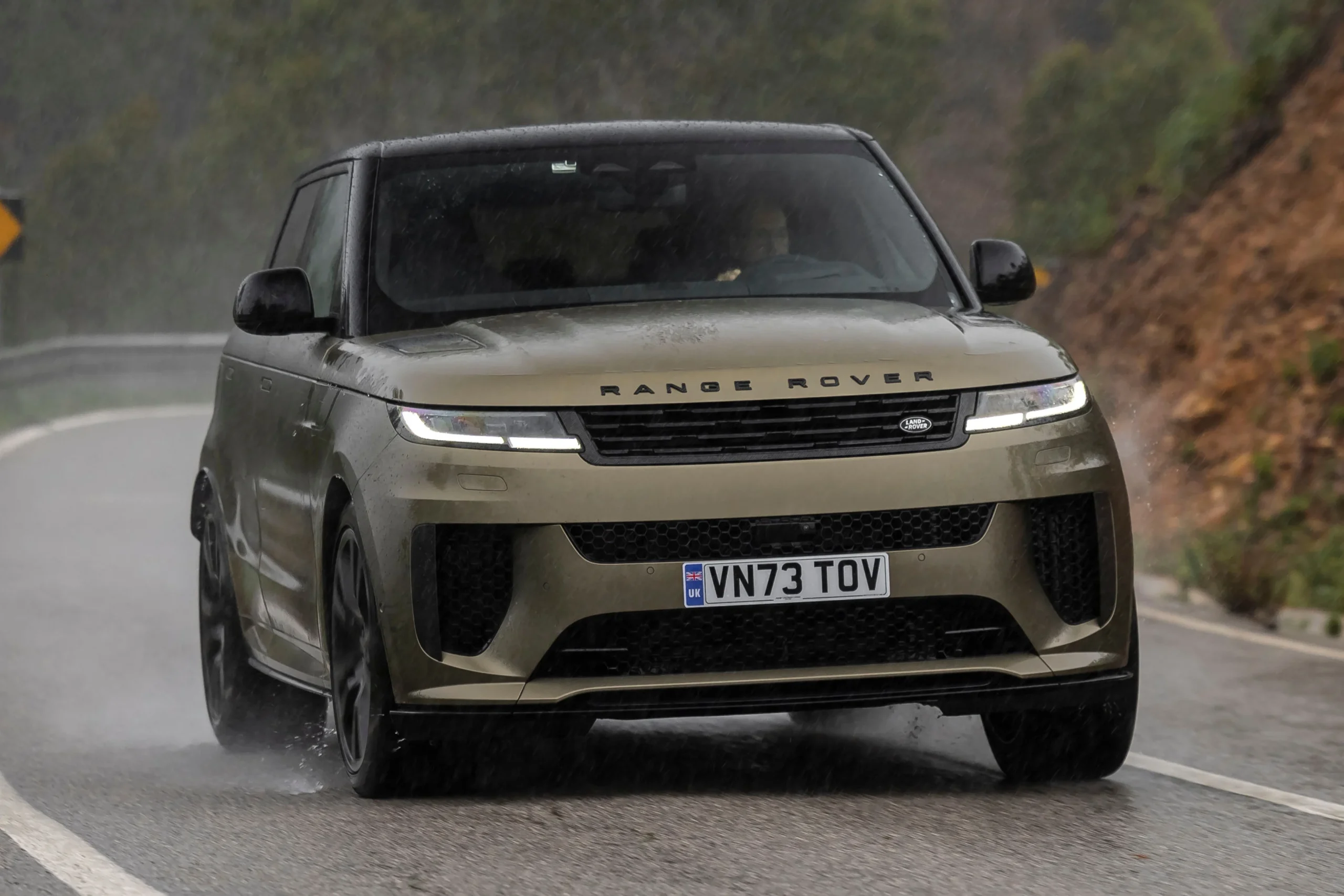 Range Rover SV, JLR India, luxury SUV price drop, UK-India FTA, Range Rover Sport SV, luxury car market India 3