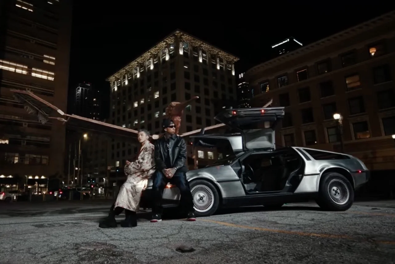 DeLorean DMC-12, Sơn Tùng M-TP, Come My Way music video, Back to the Future car, gull-wing doors, classic sports car, vintage automobiles 2