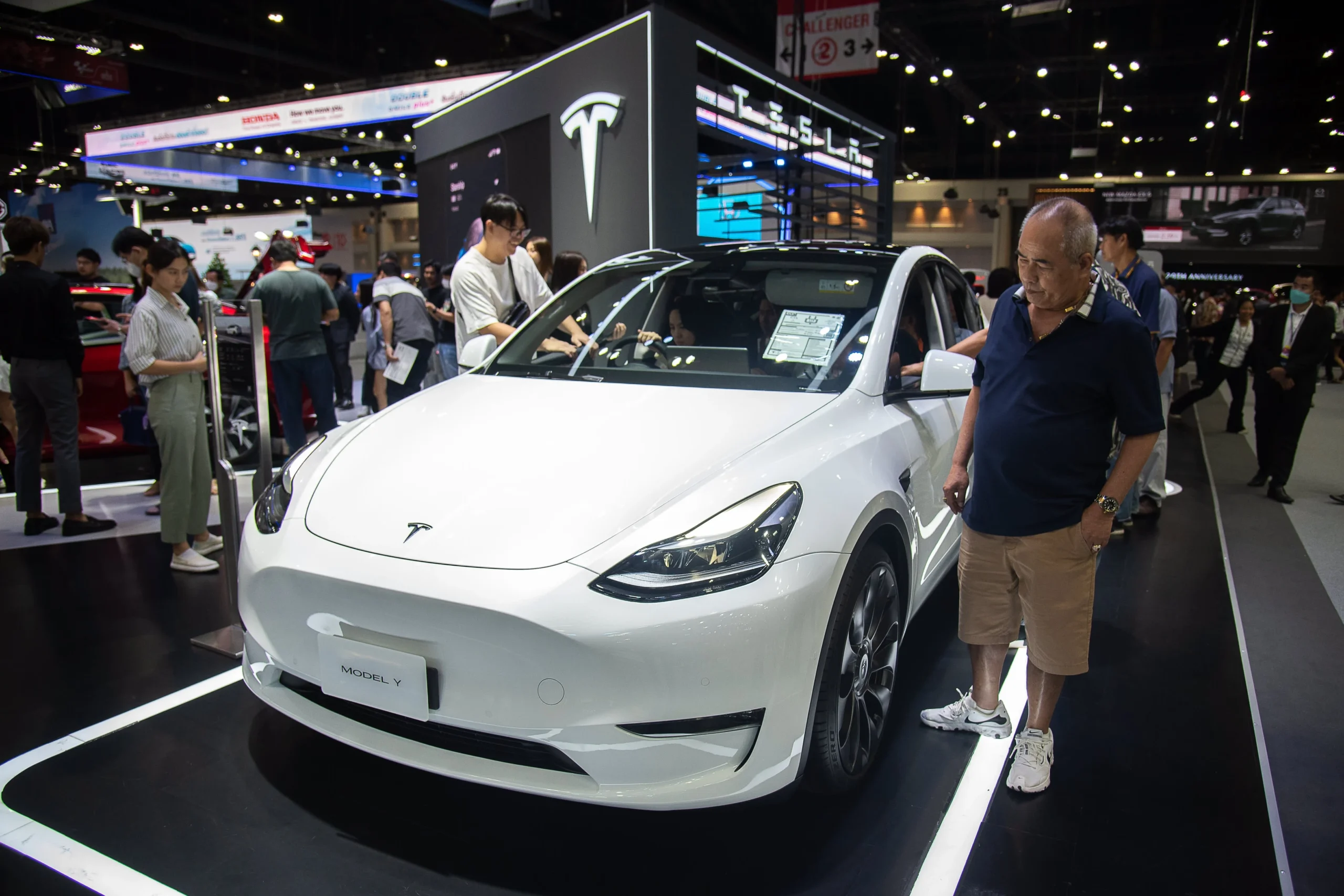 Tesla brand loyalty, S&P Global Mobility, EV market share US, Tesla Supercharger network, OTA updates, Tesla customer retention 2