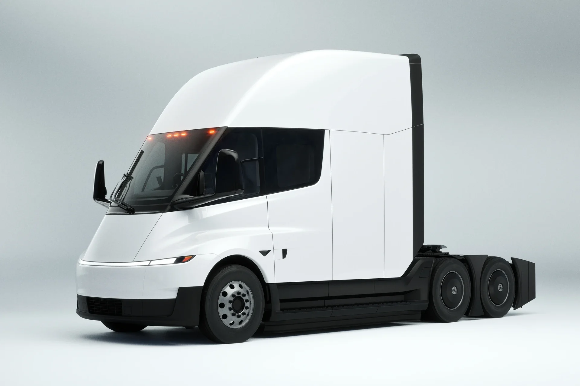 Tesla Semi, WattEV, electric heavy-duty trucks, zero-emission logistics, Megawatt Charging System, California electric trucking, sustainable freight 2
