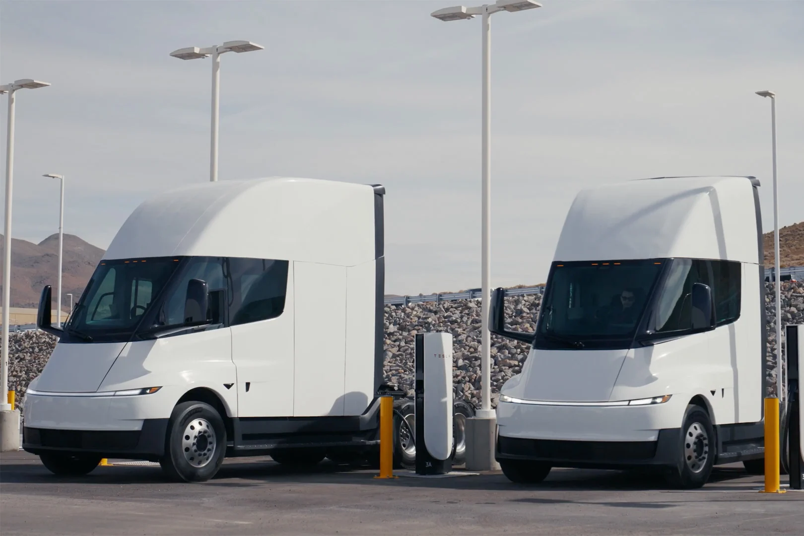 Tesla Semi, WattEV, electric heavy-duty trucks, zero-emission logistics, Megawatt Charging System, California electric trucking, sustainable freight 4