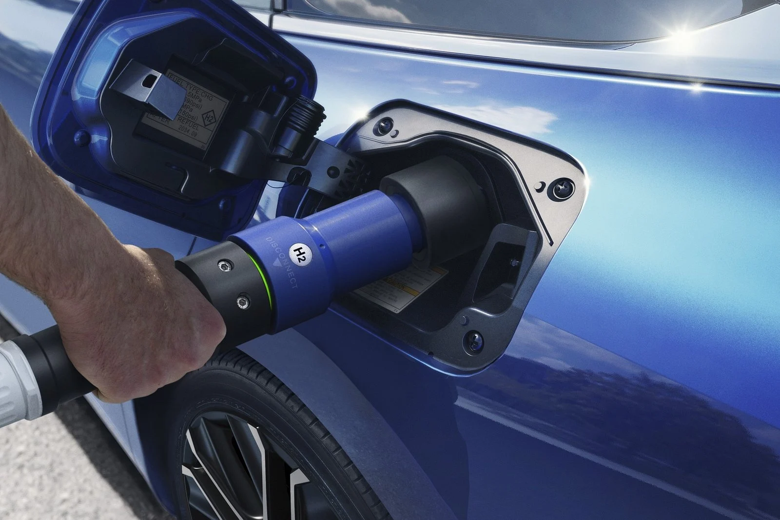 hydrogen fuel cell vehicles, e-fuels, automotive industry trends, BEV vs HFC, Toyota hydrogen, Porsche e-fuels, sustainable transport 5