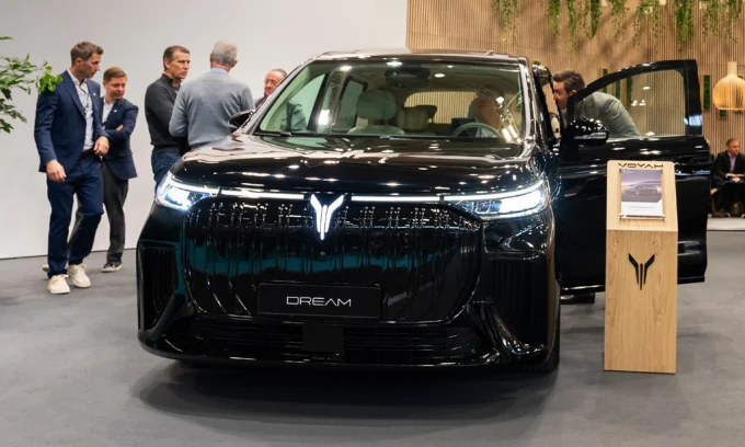 Dongfeng electric cars, Stellantis partnership, Voyah EV, Rennes plant, EU EV tariffs, Chinese automakers Europe, electric vehicle production 2