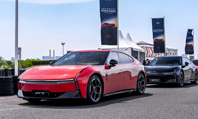 Xpeng P7, Road Rage Relief, AR HUD, electric sedan, 5C fast charging, Chinese EVs, Tesla Model 3 rival 2