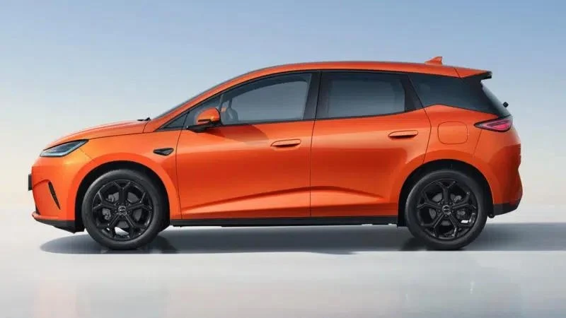 BYD Dolphin PHEV, plug-in hybrid hatchback, European BYD model, electric vehicle Hungary, BYD export strategy, 1.5L hybrid engine, LFP battery options 2