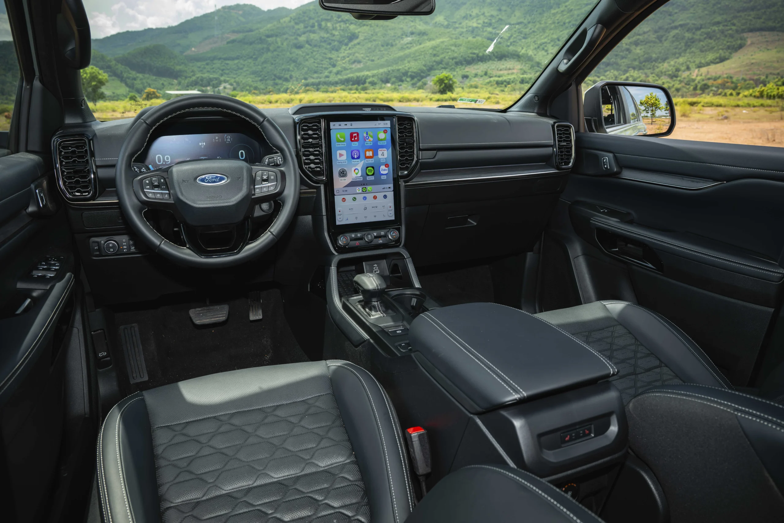 Ford Everest 2.3L EcoBoost, Ford Everest petrol, mid-size SUV, Ford Vietnam, EcoBoost engine, 4WD SUV, Ford Everest 2026 3