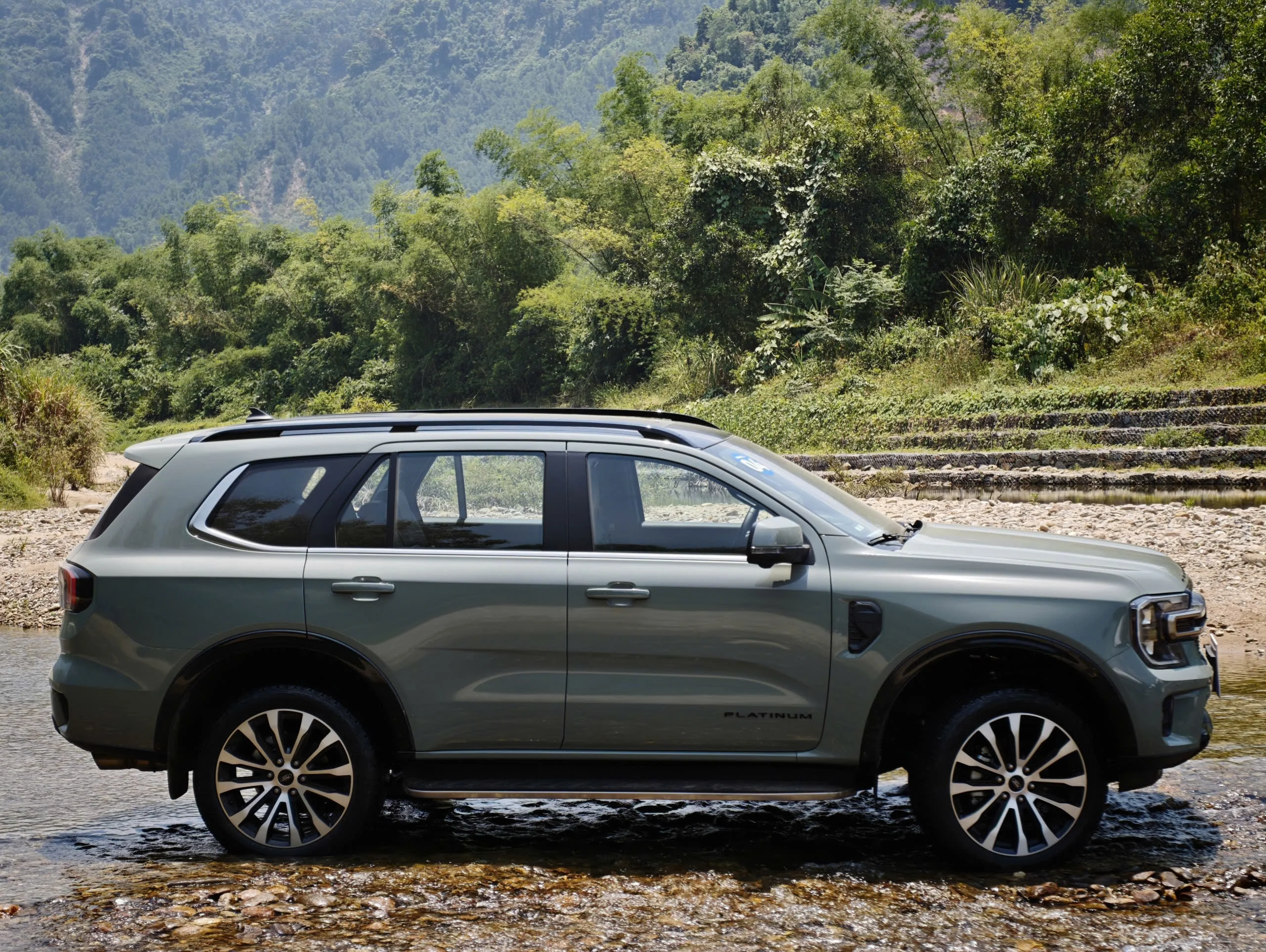 Ford Everest, D-size SUV, electric SUV, VinFast VF8, Hyundai Santa Fe, Toyota Fortuner, Geely Monjaro, BYD Sealion 8 2