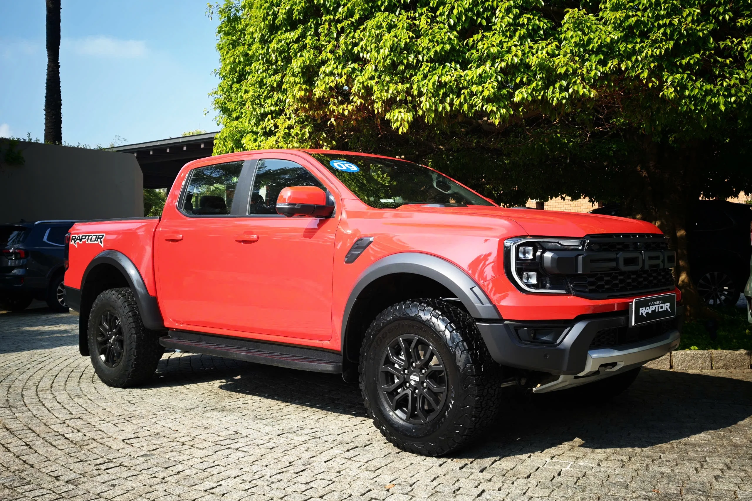 Ford Ranger Raptor V6, Ford Ranger Wildtrak V6, V6 EcoBoost, performance pickup trucks, off-road vehicles, Ford Vietnam price 3