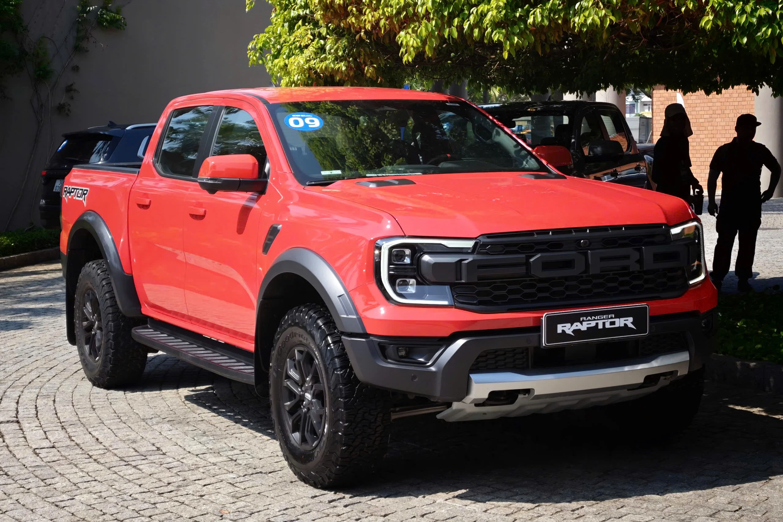 Ford Ranger Raptor V6, Ford Everest Gasoline, Ford Vietnam strategy, luxury pickup trucks, high-performance SUVs, V6 EcoBoost 3
