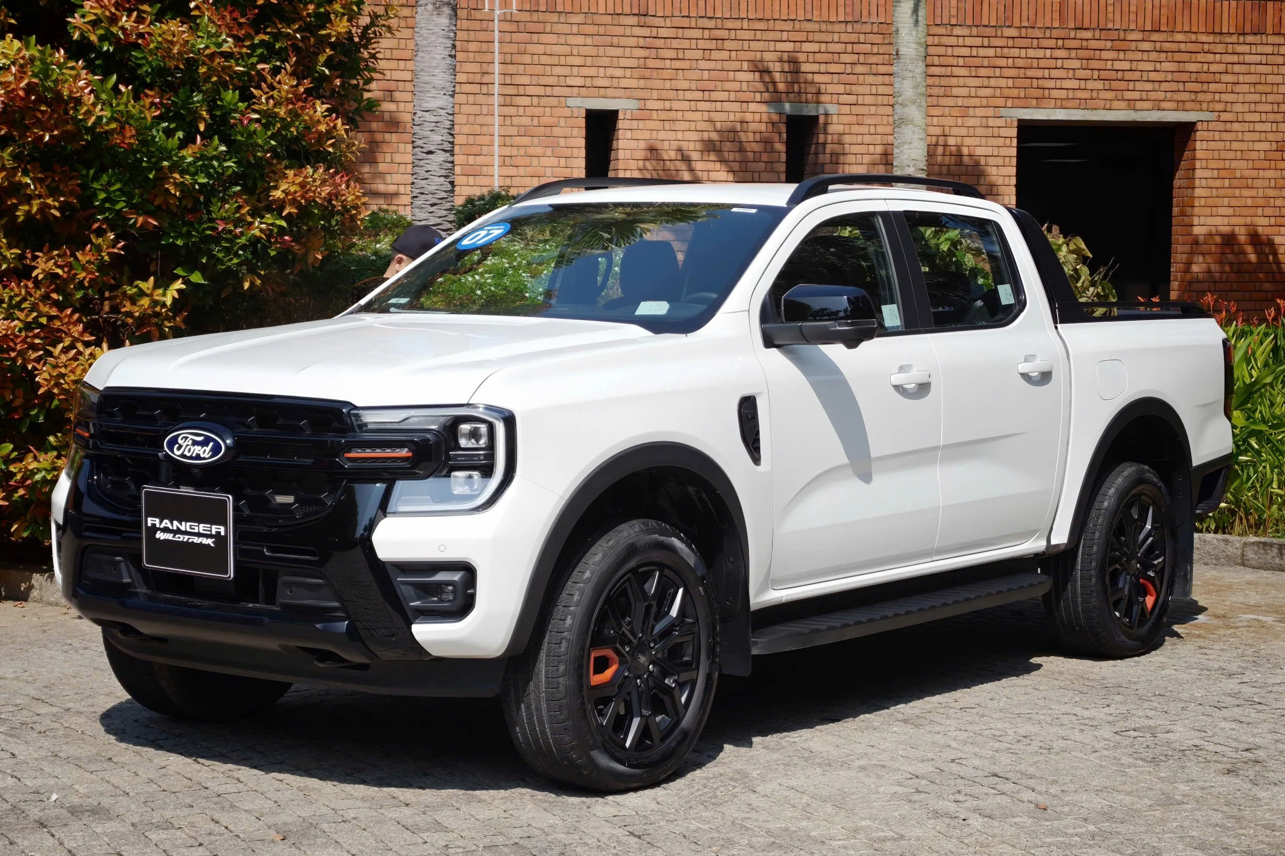Ford Ranger Raptor V6, Ford Everest Gasoline, Ford Vietnam strategy, luxury pickup trucks, high-performance SUVs, V6 EcoBoost 4