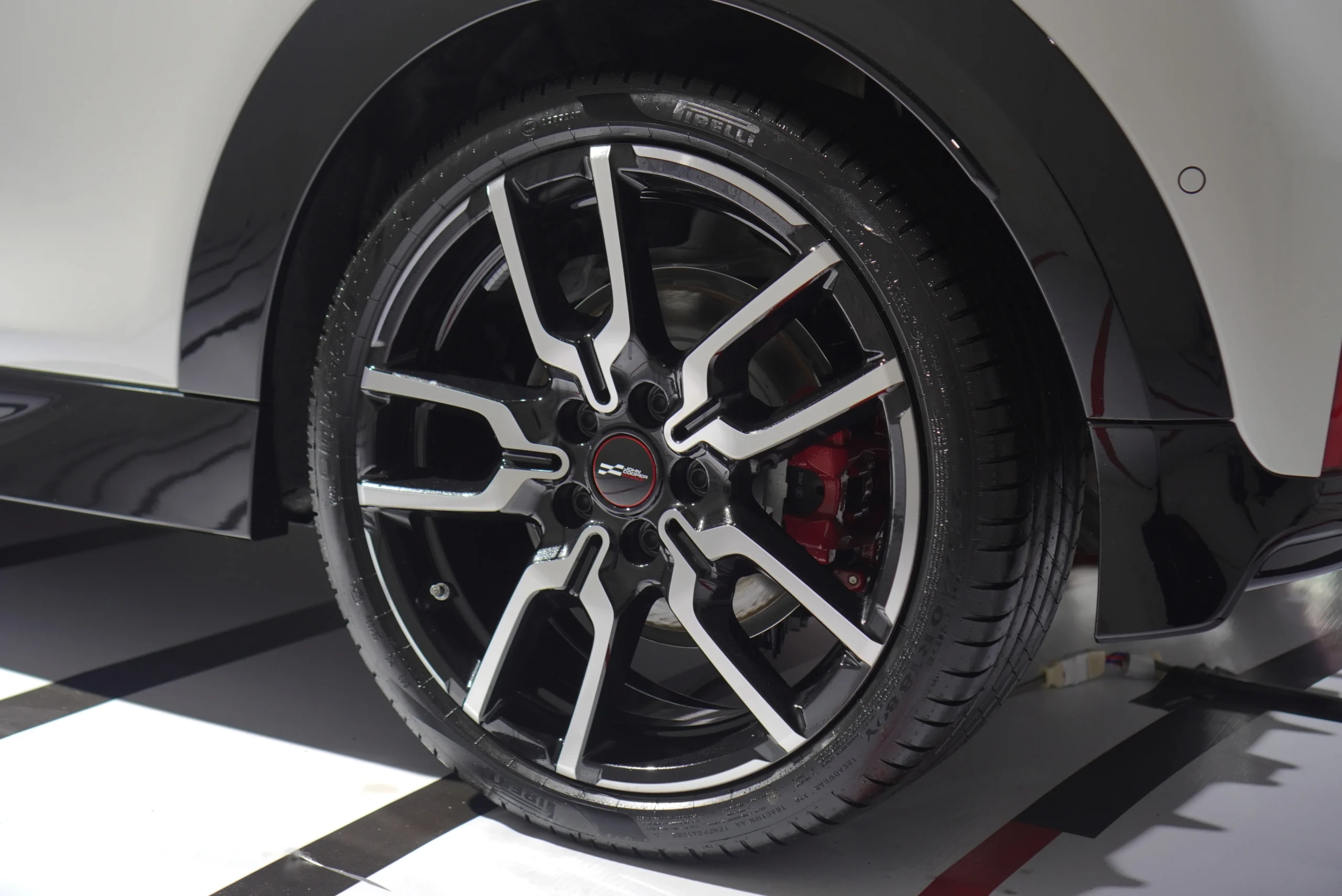 hot weather car safety, tire pressure heat, engine overheating prevention, summer driving tips, prevent car fire, vehicle maintenance heat, safe driving in heat 2