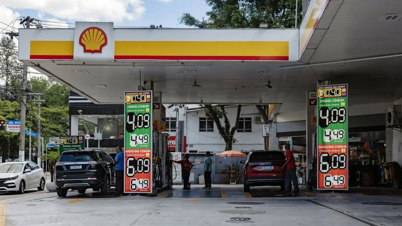 biofuel gasoline, ethanol blend standards, E10 fuel policy, E85 ethanol, renewable fuel regulations, global fuel mandates, ethanol fuel mix 3