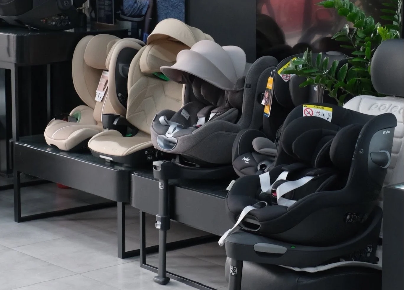child car seat, car seat safety, Vietnam car seat market, booster seat, 360-degree rotating car seat, car seat regulations, infant car seat, premium car seats 3