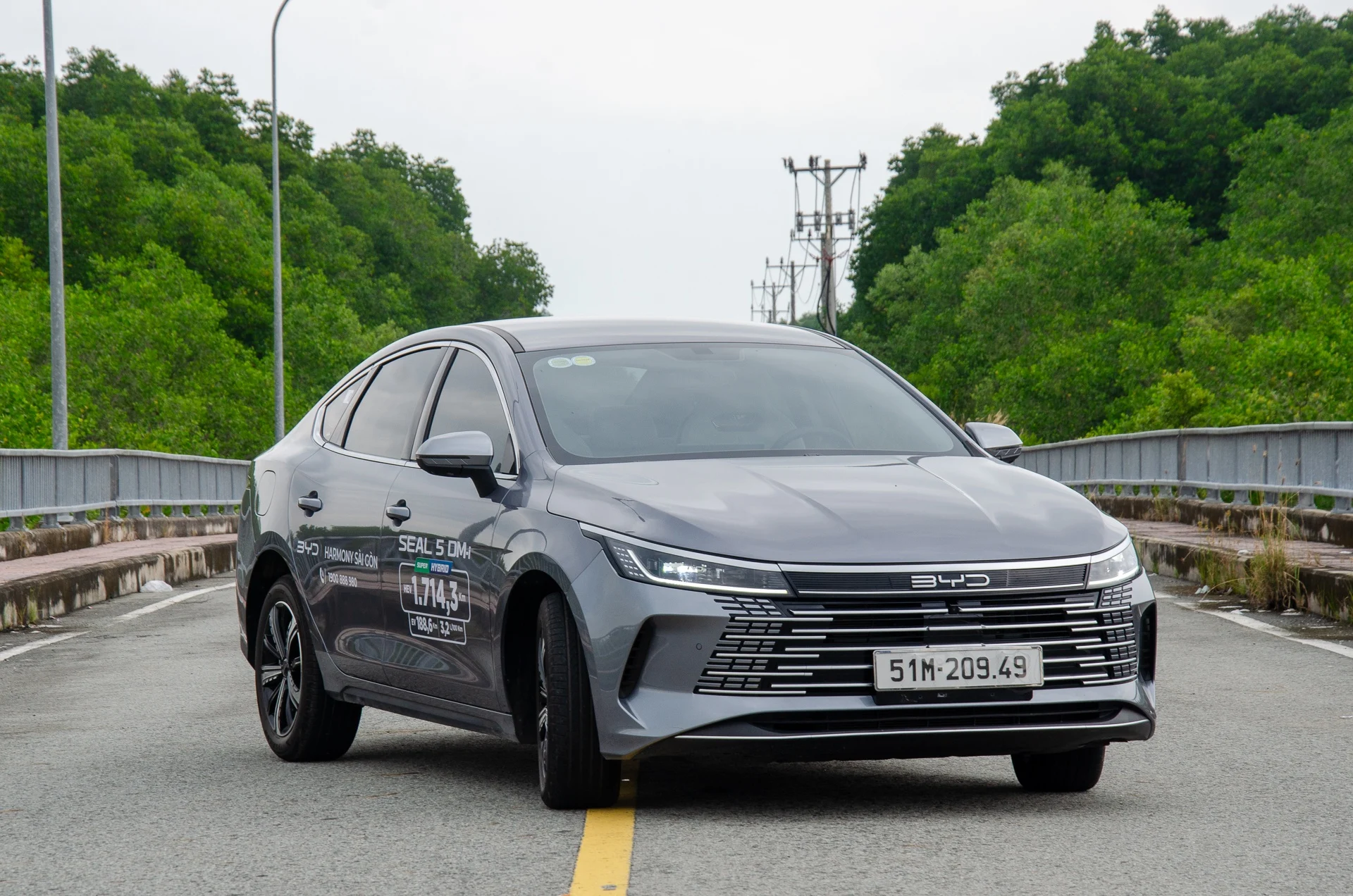 car color trends, neutral car colors, automotive paint colors, car buying preferences, 2025 auto market, vehicle color statistics, neutral shades, car color popularity 4