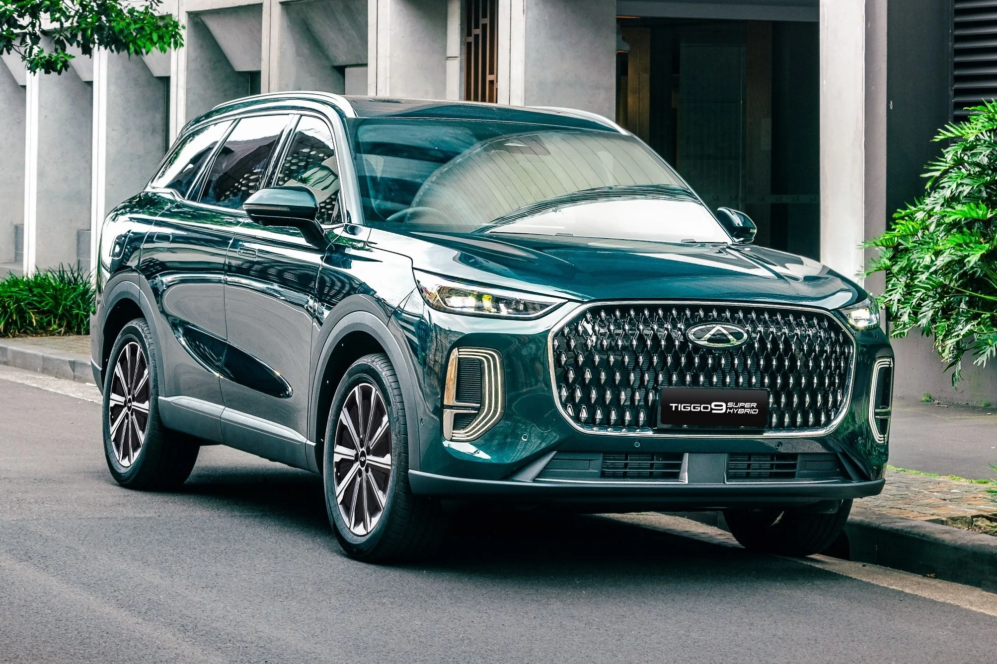 China internal combustion engine, ICE technology, hybrid engine, AI automotive, Chinese car manufacturers, Chery Tiggo 9, Geely hybrid, automotive innovation 3