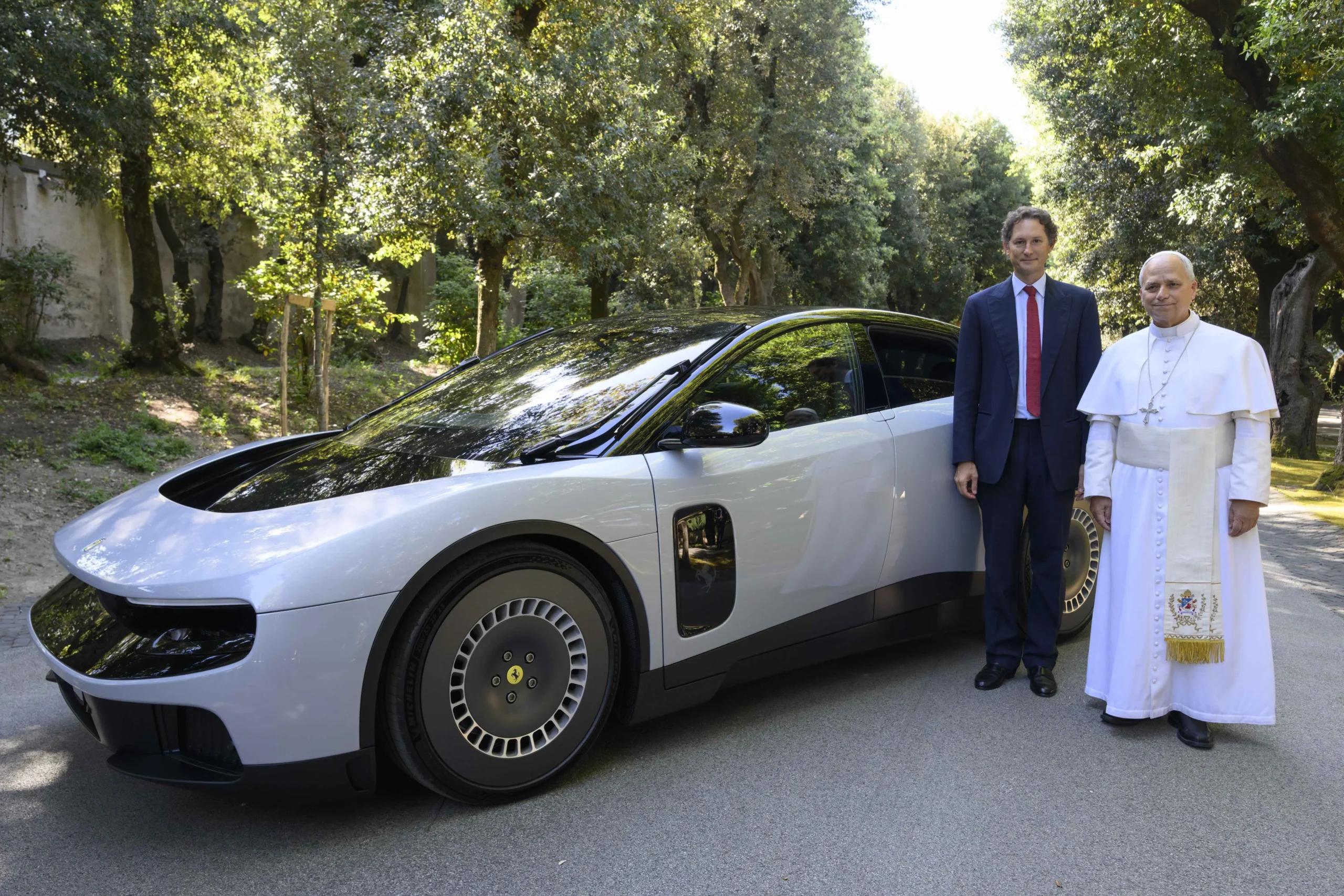 Ferrari Luce, electric Ferrari, Ferrari electric car, Jony Ive design, luxury EV, Ferrari performance, electric supercar 5