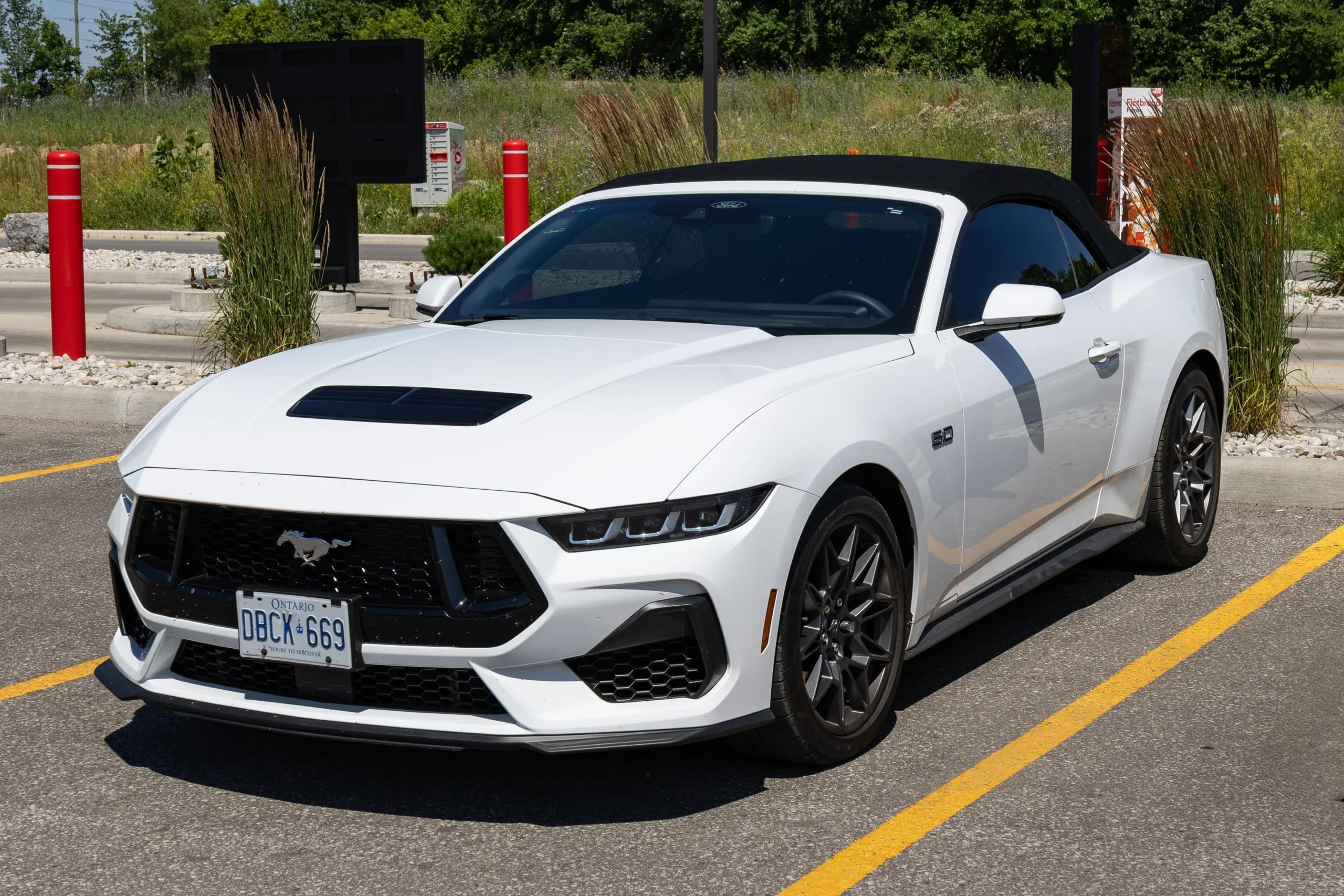 car mileage USA, most driven car, Ford Mustang mileage, hybrid vehicle usage, electric vehicle mileage, US car trends, iSeeCars study 4