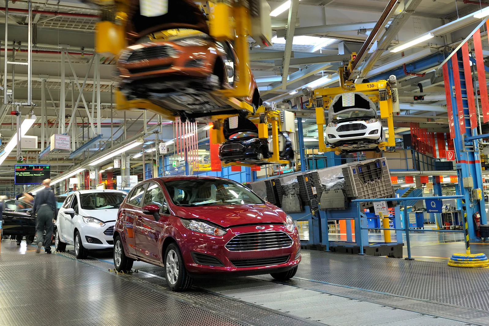 Ford new models Europe, Ford electric vehicles, European car market, Chinese auto competition, Ford commercial vehicles, hybrid SUVs, electric van Europe 3