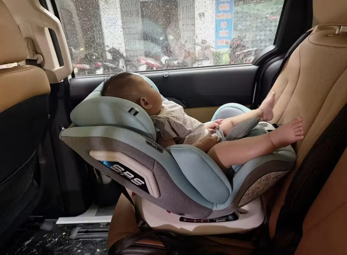 child car seat, car seat safety, Vietnam car seat market, booster seat, 360-degree rotating car seat, car seat regulations, infant car seat, premium car seats 2
