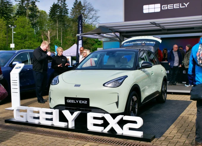 Geely, Li Shufu, automotive safety, car manufacturing strategy, EV market, auto industry restructuring, Chinese carmakers 2
