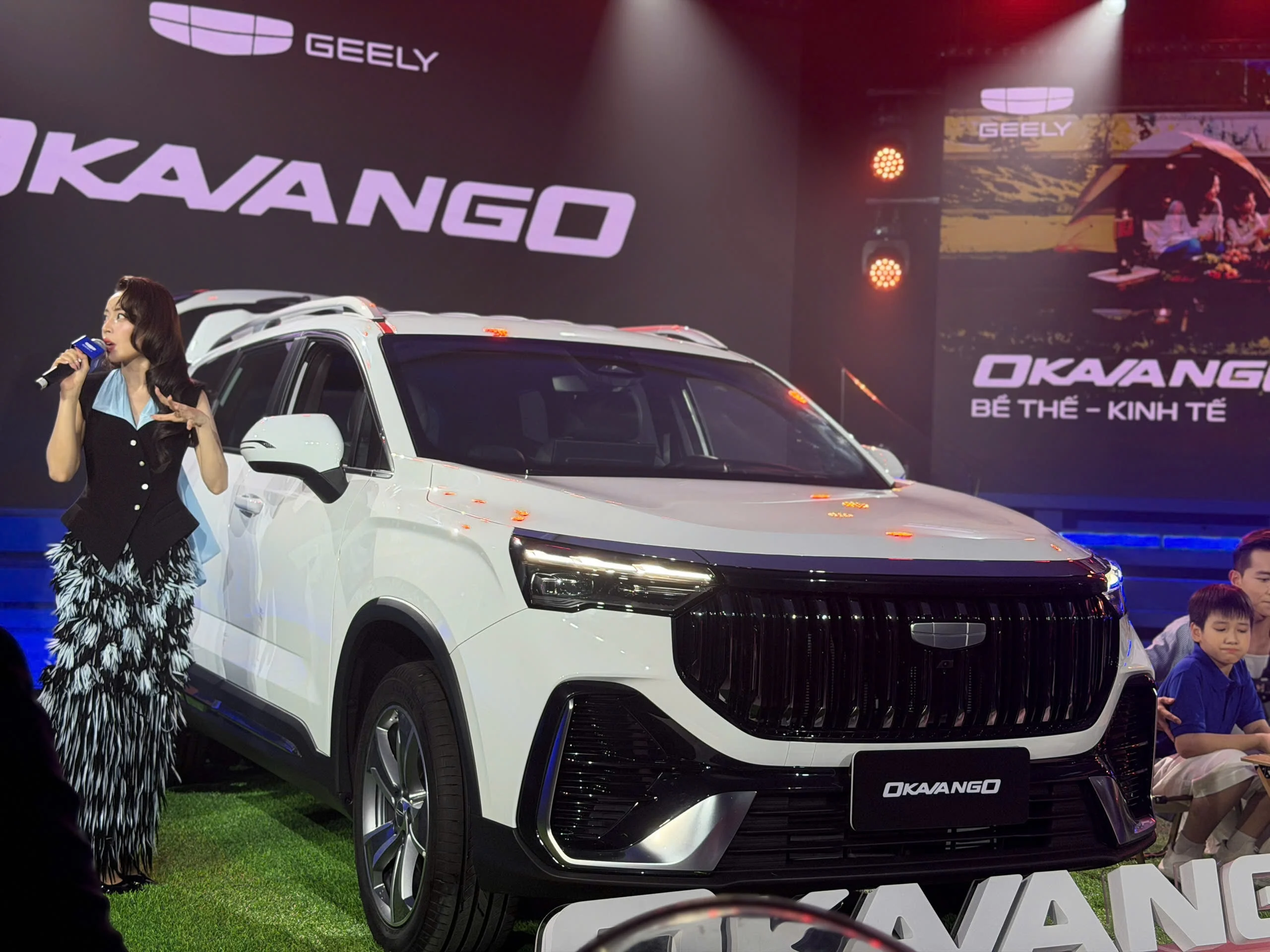 Geely Coolray price, Geely Okavango SUV, Vietnam SUV market, 2026 Geely facelift, 7-seat SUV Vietnam, Geely 2026 release, VND car pricing 3