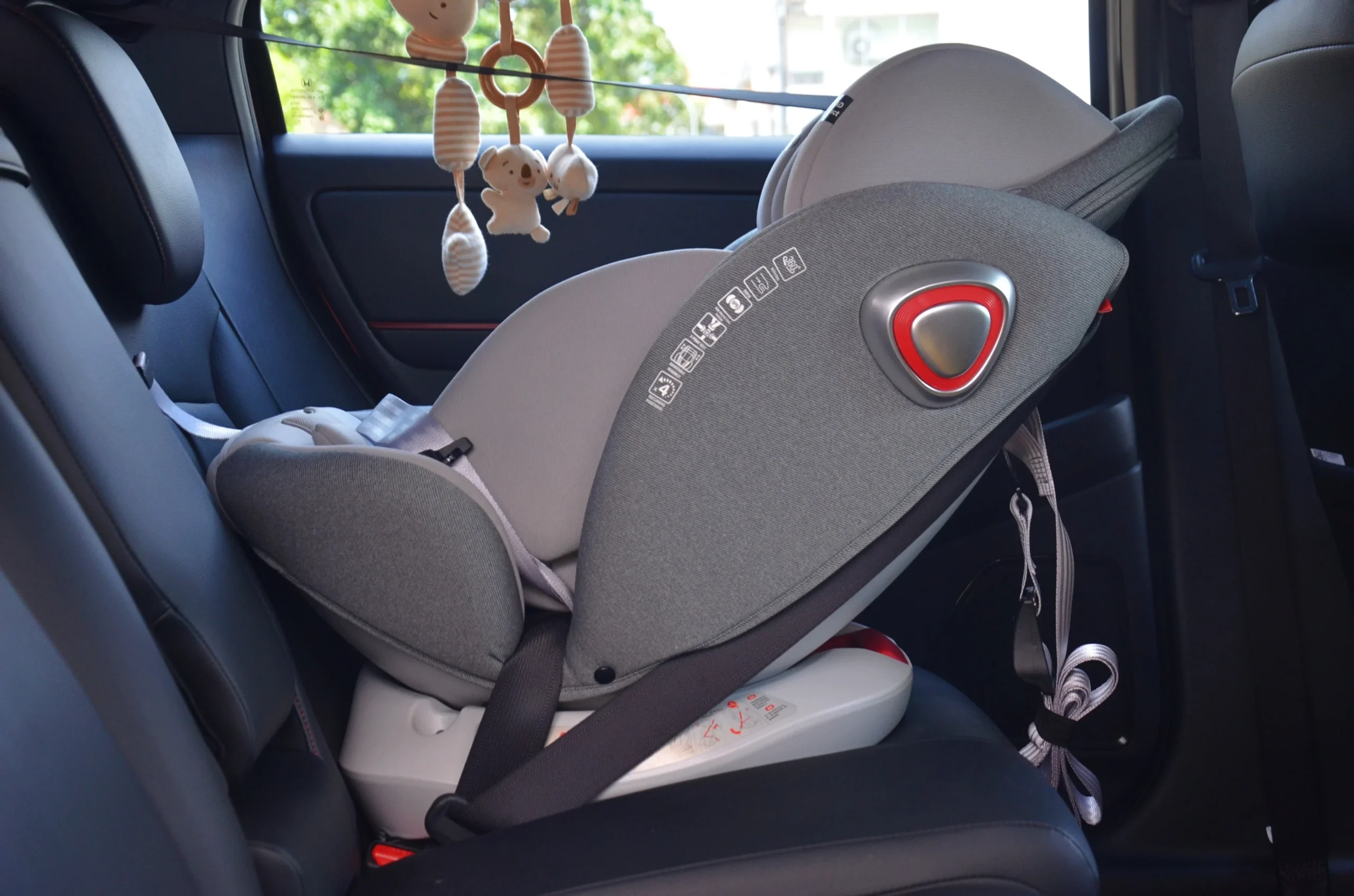 Vietnam child car seat fine, car seat penalty Vietnam, child safety law Vietnam, traffic safety Vietnam, vehicle child restraint, road safety regulations, child car seat law 2