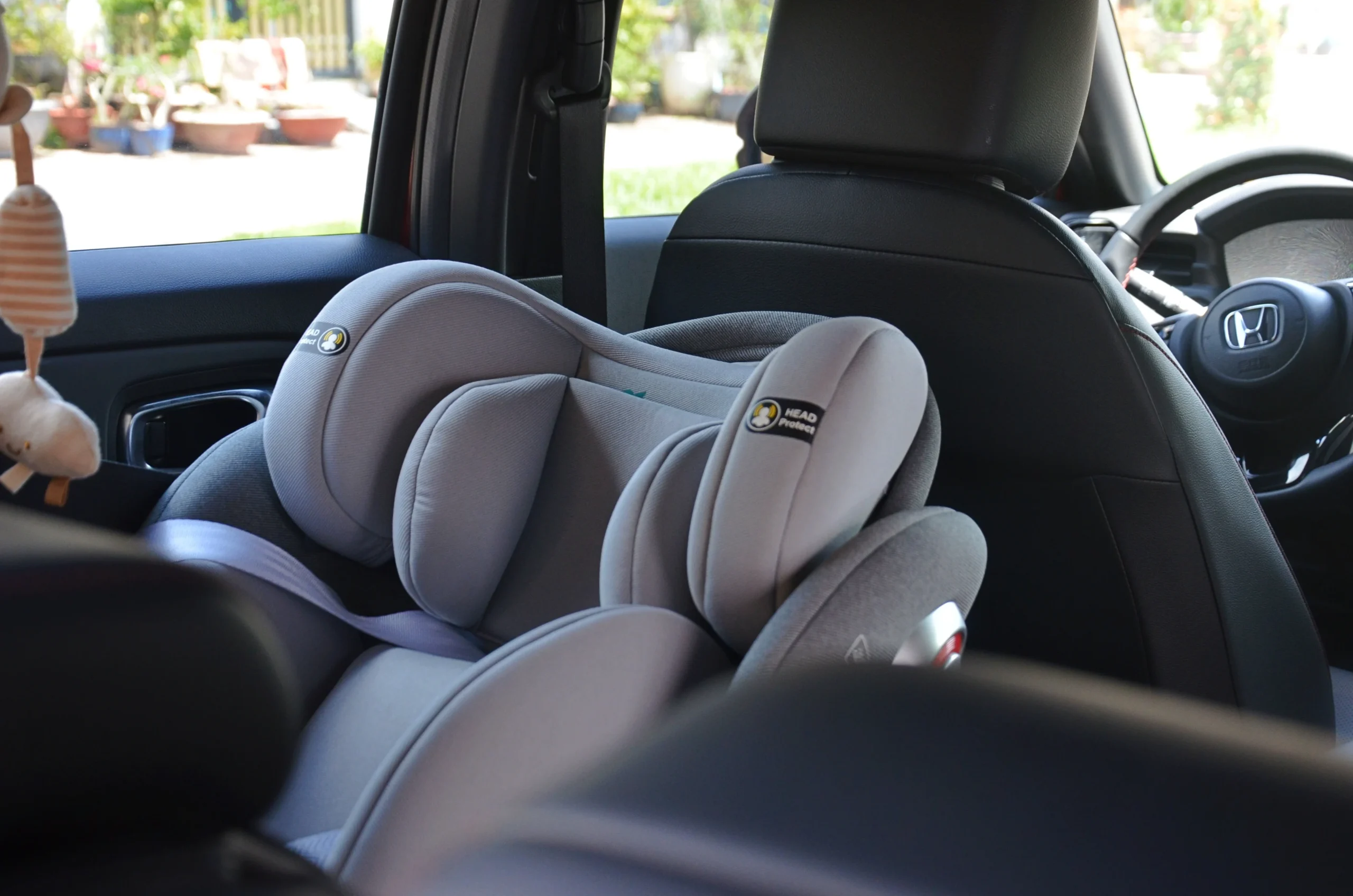 Vietnam child car seat law, child car seat fine Vietnam, car seat regulations Vietnam, traffic safety Vietnam, child passenger safety, Vietnam traffic fines, child safety seats 2