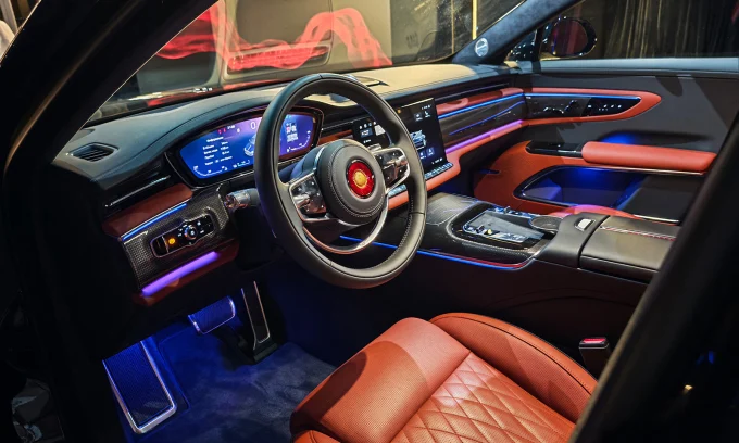 Hongqi Guoya, luxury sedan, Mercedes-Maybach, Russian car market, Chinese luxury cars, high‑end automobiles, premium vehicles 3