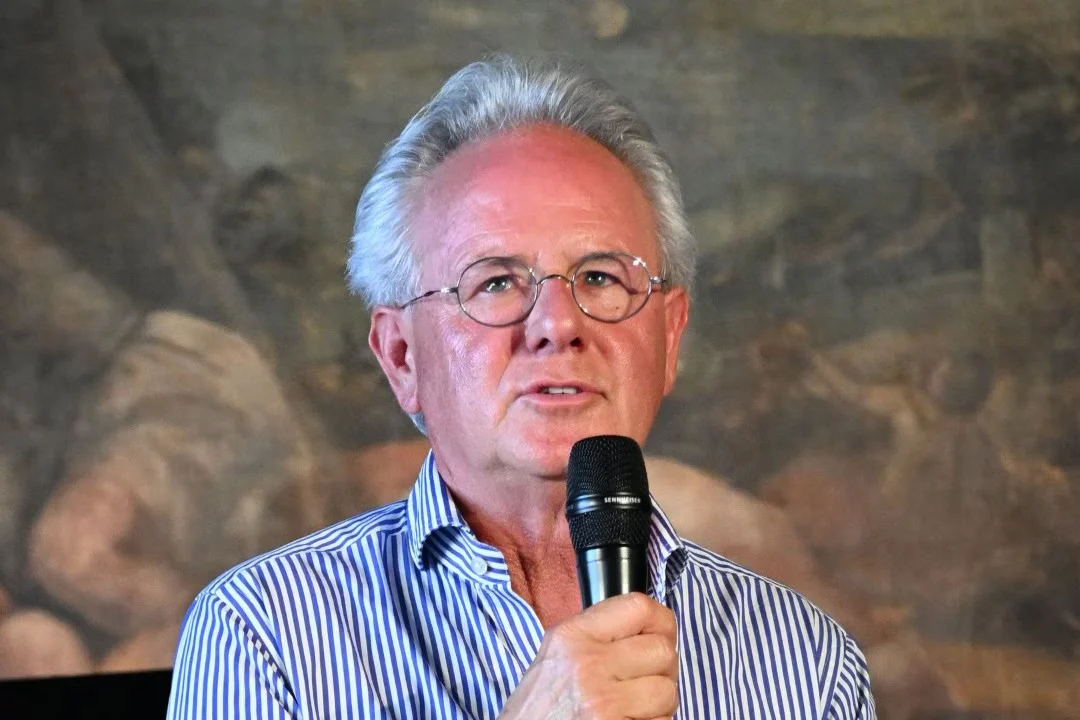 Pagani, electric hypercar, V12 engine, supercar project cancelled, automotive industry, electric vehicle debate, hypercar development 3