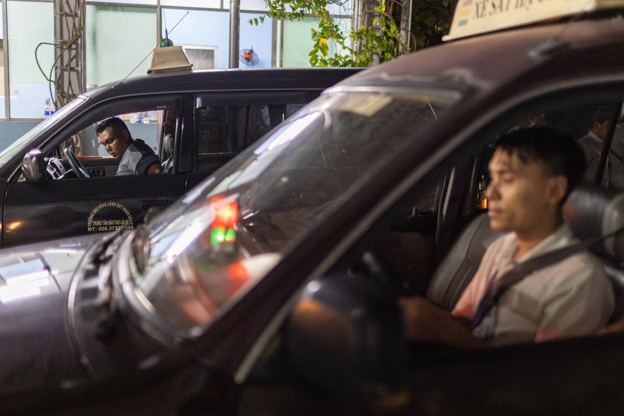 driving test, driver's license exam, traffic police warning, cheat shortcuts, driving school, road safety, Vietnam driving test, exam failure 2