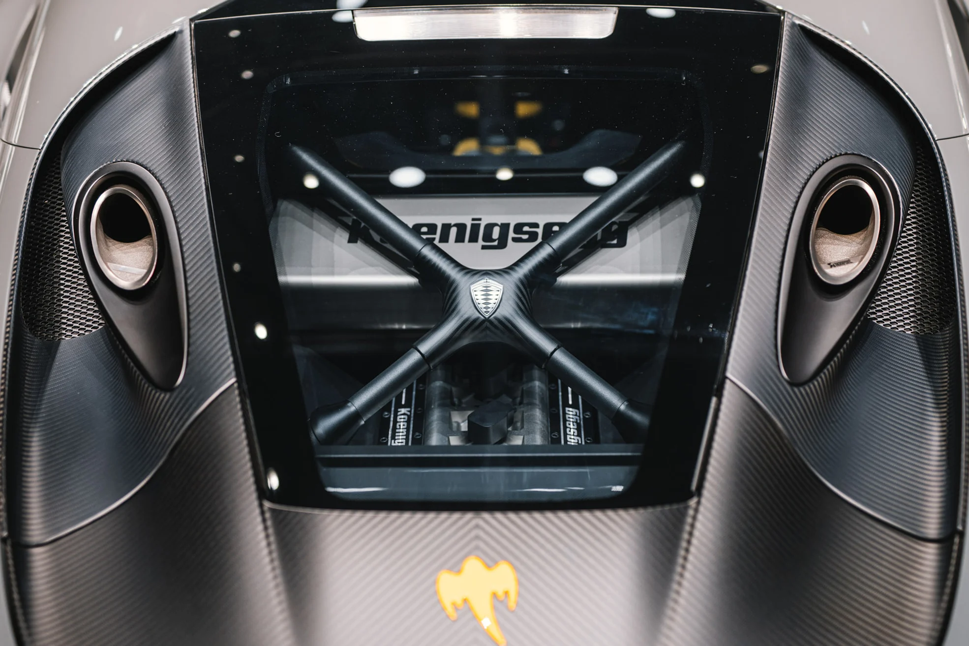 internal combustion engine, hypercar, electric supercar, Koenigsegg, sustainable performance, hybrid powertrain, supercar design 8
