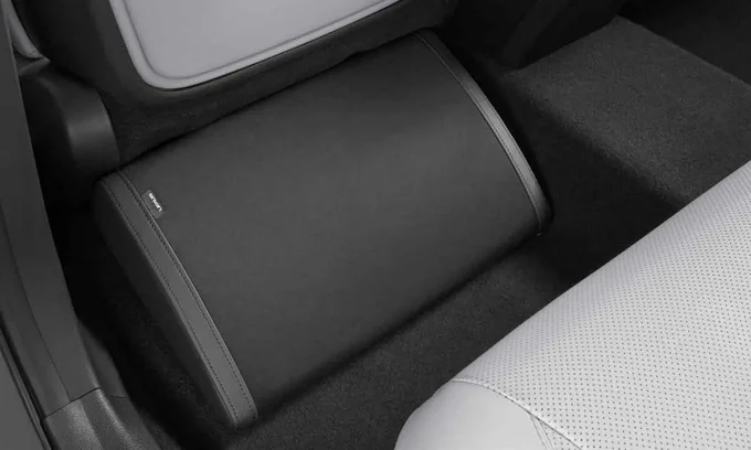 Lexus ES, deodorizing footrest, Lexus Japan options, hybrid sedan, Modellista kit, aerodynamic accessories, Lexus price, Lexus ES2025 2