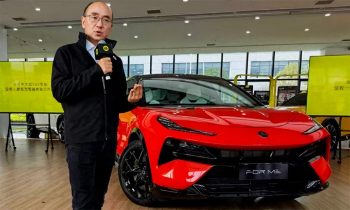Lotus sports car weight, heavy sports cars, Lotus EV models, electric Lotus Evija, Lotus Emira weight, PHEV V8 Lotus, Geely Lotus partnership 2