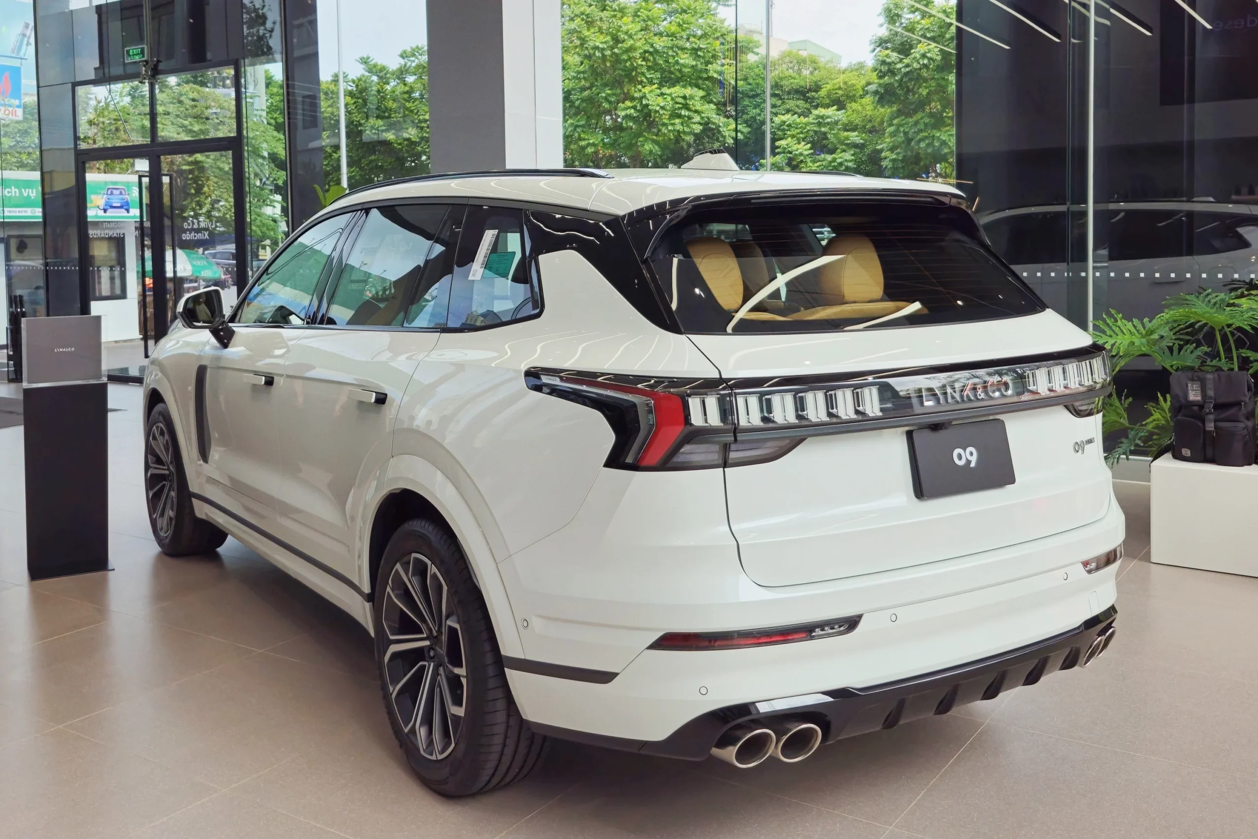 Tasco Auto, automotive ecosystem, Vietnam car market, electric vehicle charging Vietnam, Geely Vietnam, Volvo Vietnam, car dealership Vietnam 4