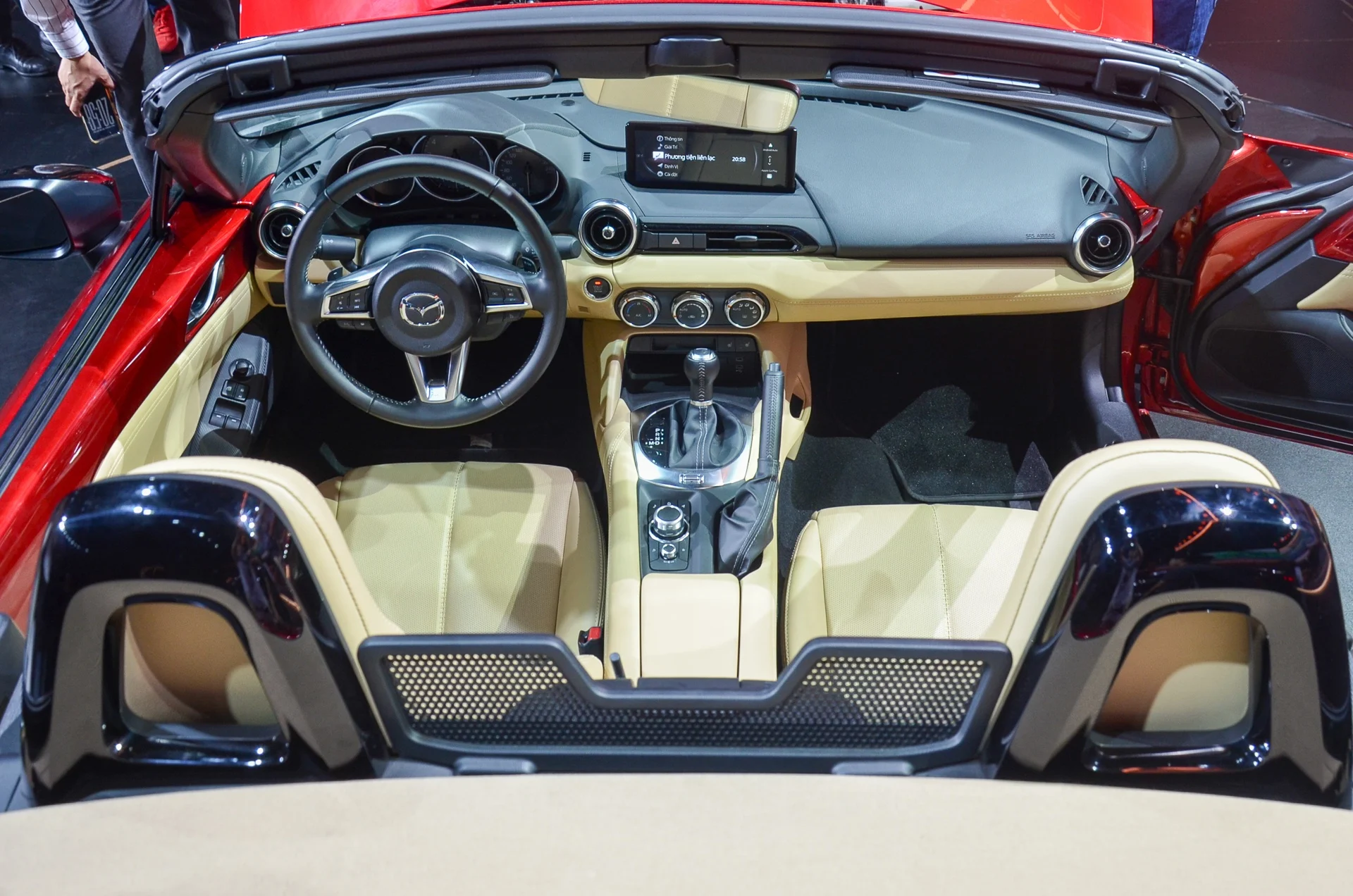 Mazda MX-5, Vietnam price, convertible sports car, Thaco, Mazda Vietnam, roadster 2026, soft top, hard top 6