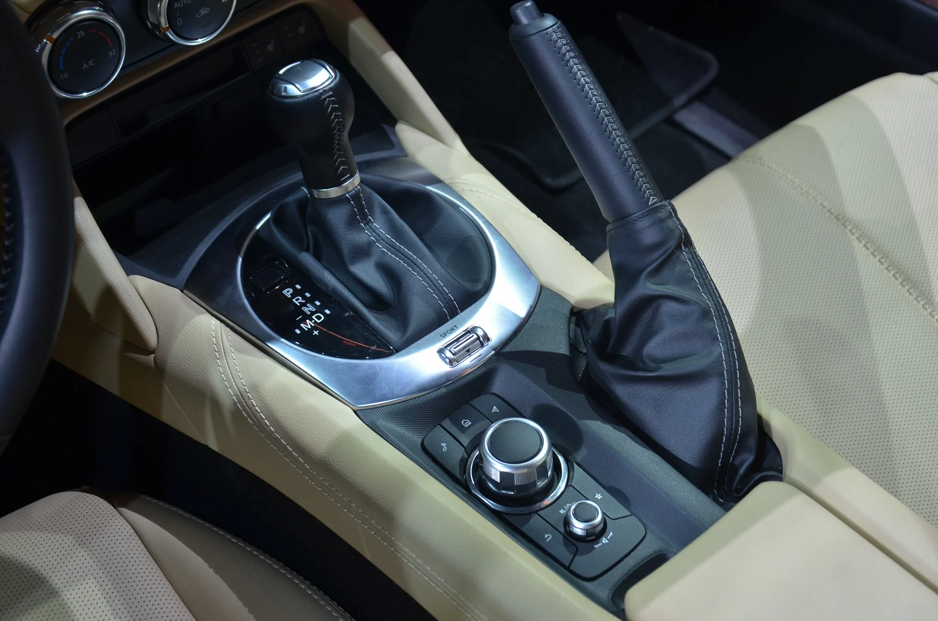Mazda MX-5, Vietnam price, convertible sports car, Thaco, Mazda Vietnam, roadster 2026, soft top, hard top 7