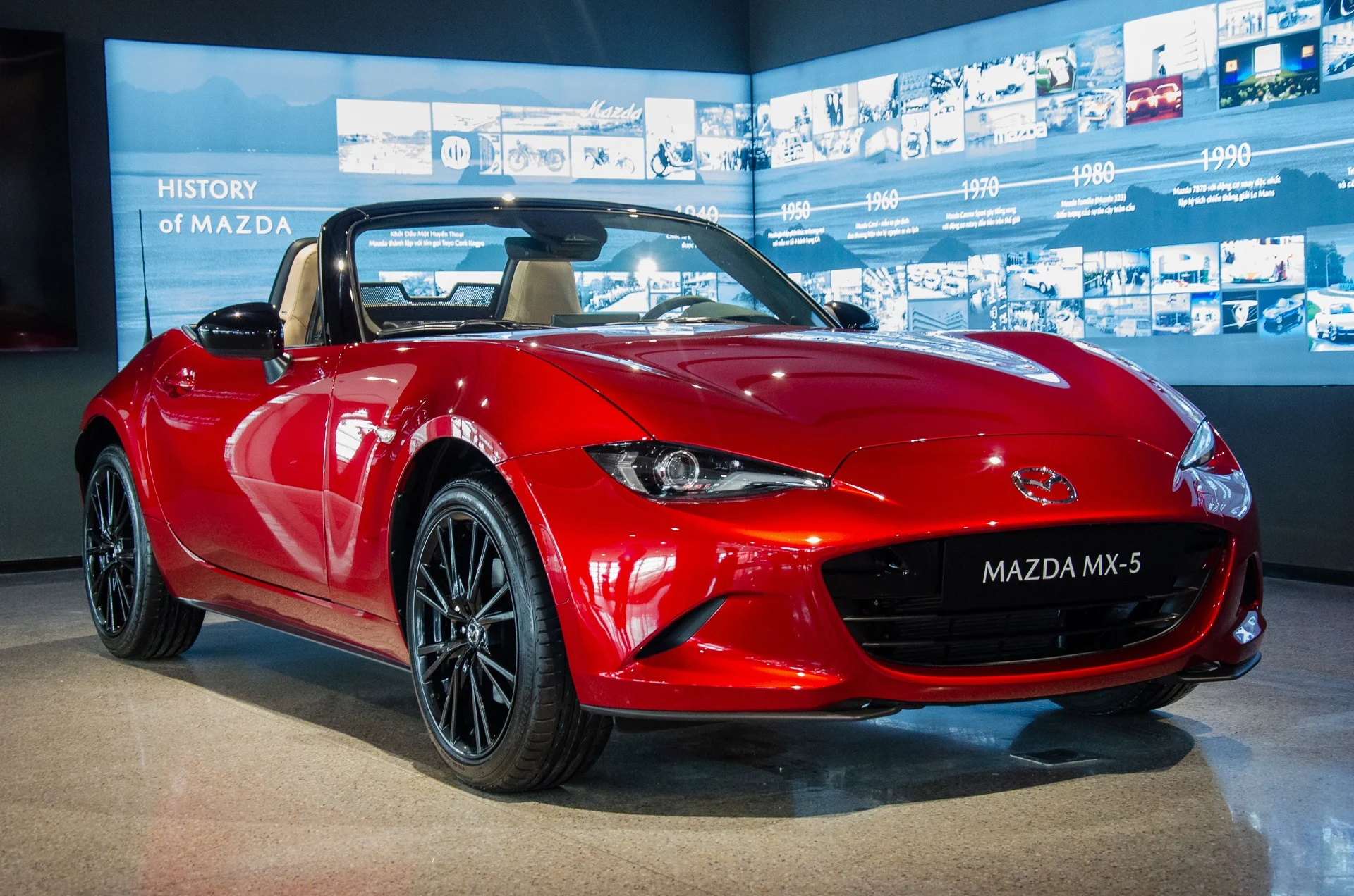 Mazda MX-5 price Vietnam, Mazda MX-5 roadster, MX-5 hard top, MX-5 soft top, Mazda sports car Vietnam, Mazda MX-5 specifications, VND 1.34 billion 2