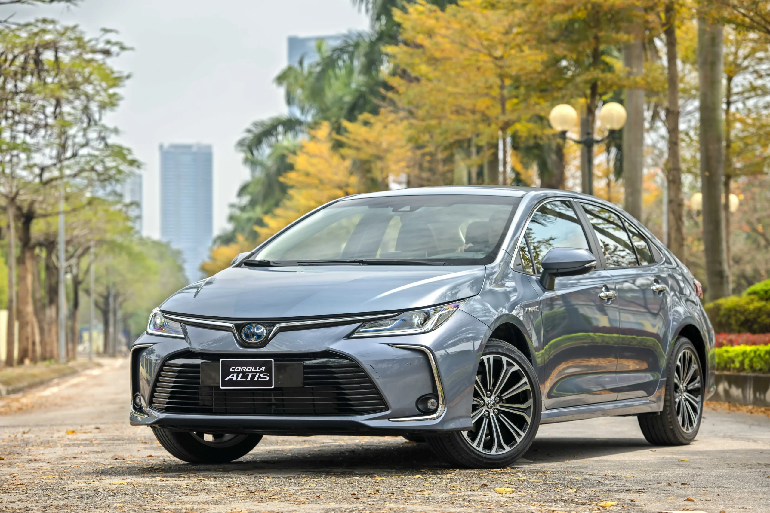 Toyota Corolla Altis, Vietnam car market, compact sedan sales, Toyota Vietnam, automotive slowdown, Vios, Camry, Chinese sedan alternatives 2