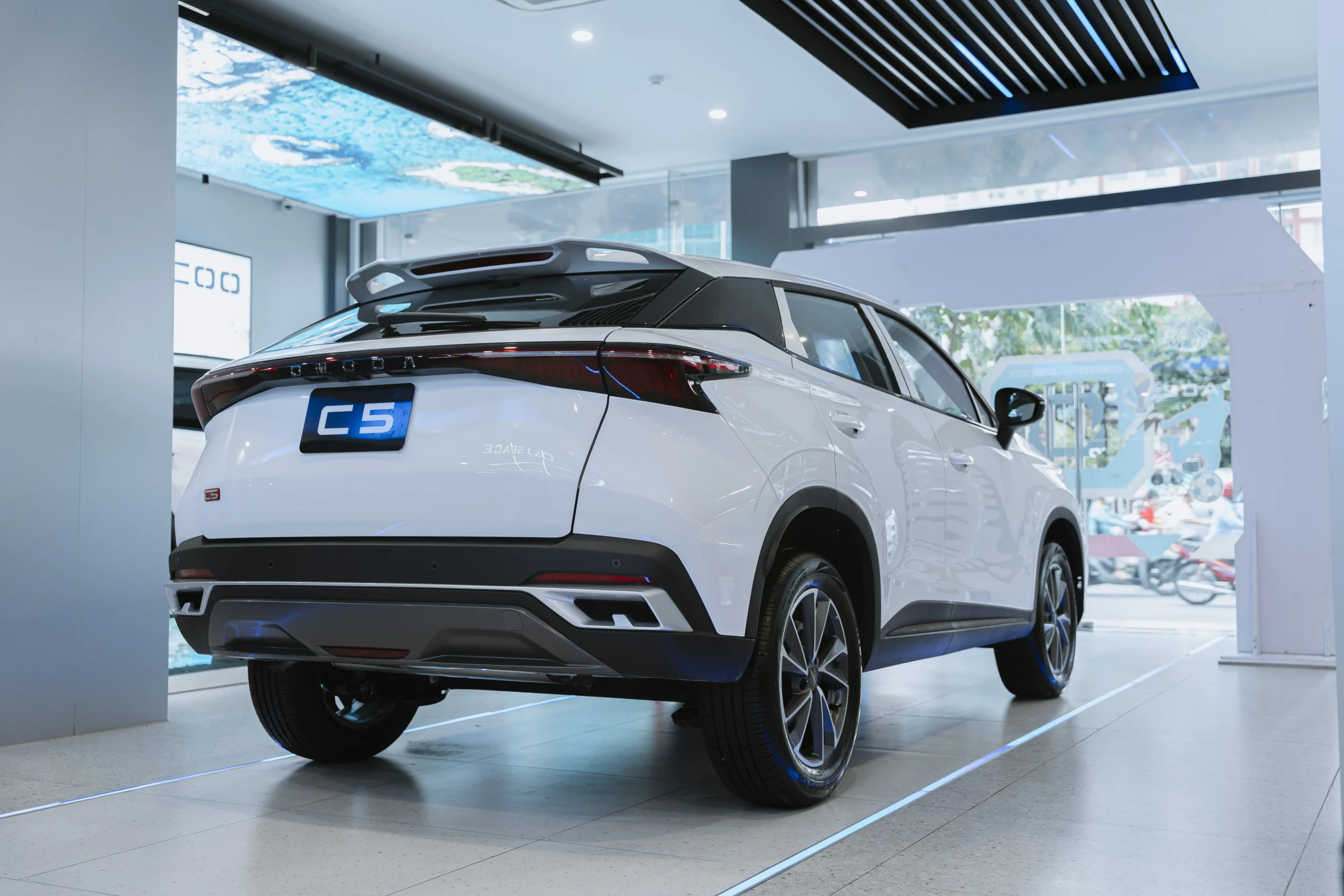 Omoda C5 Sport, compact SUV Vietnam, affordable SUV, 1.5L engine SUV, LED SUV, fuel voucher promotion, Vietnamese car market, compact crossover 2