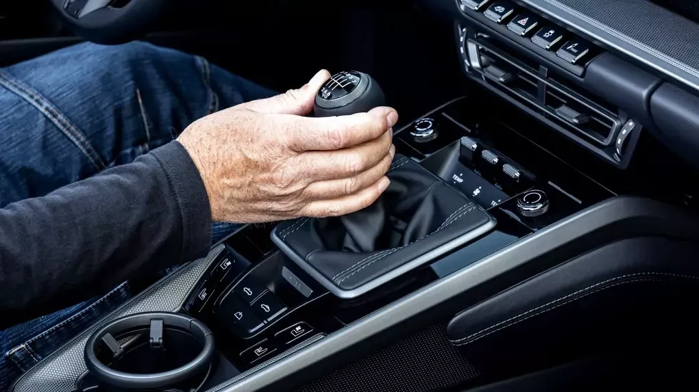 manual transmission, brain activity, cognitive function, elderly drivers, manual vs automatic, prefrontal cortex, driving and brain health 2