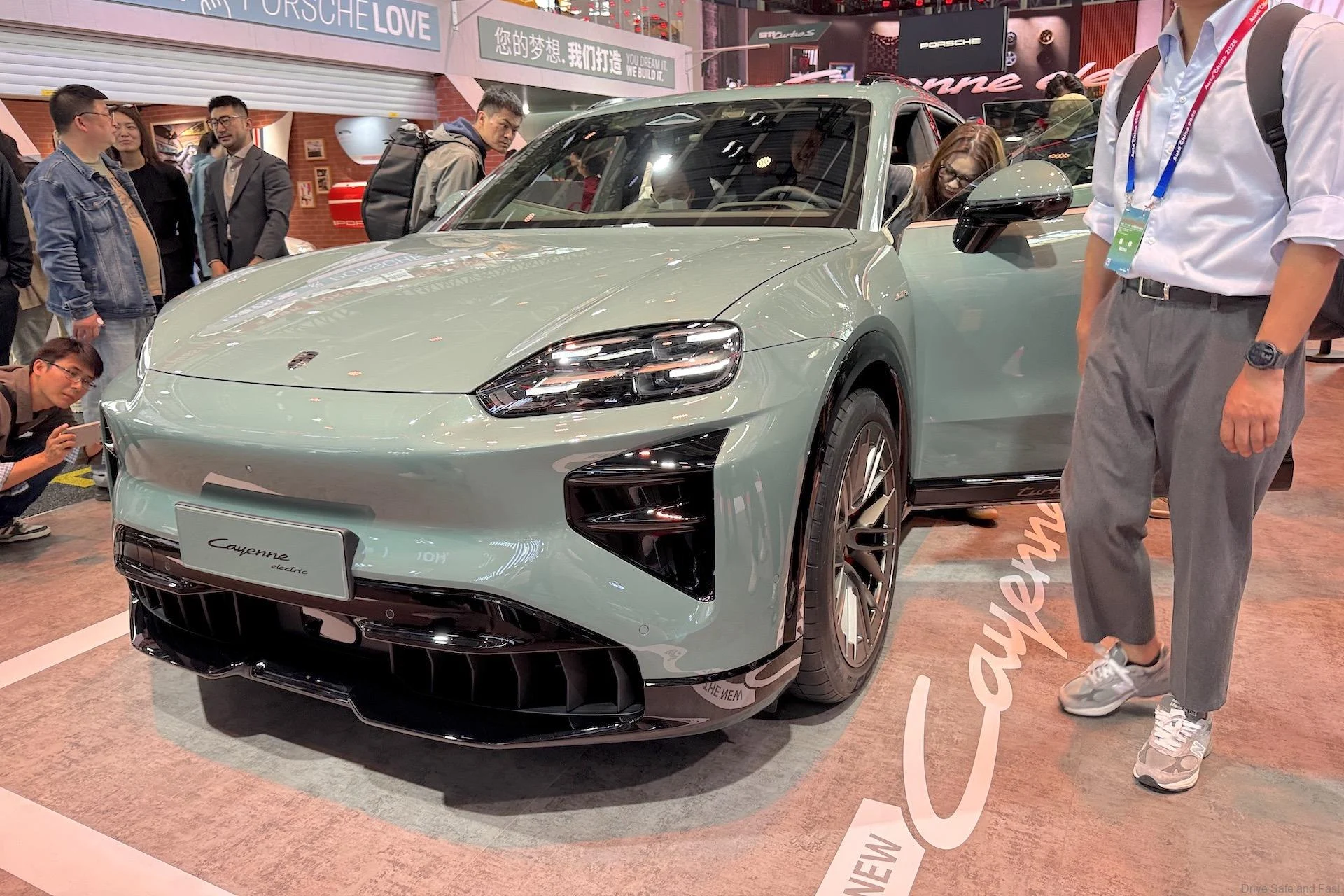 Porsche China, Porsche restructuring, luxury car market China, electric SUV, Porsche sales decline, automotive industry China, Porsche investors 6