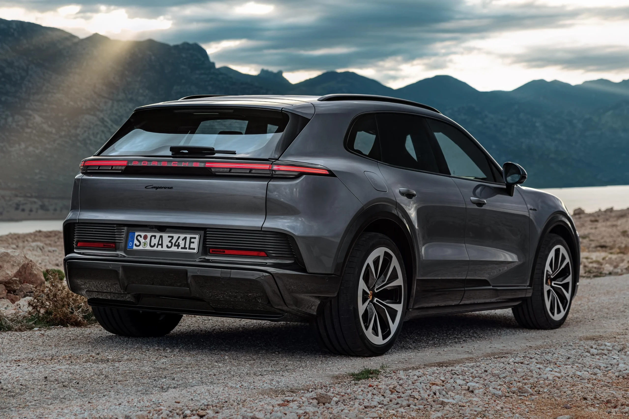 Porsche Cayenne, Leipzig plant, car production shift, luxury SUV, automotive manufacturing, cost reduction, Germany car factory 3