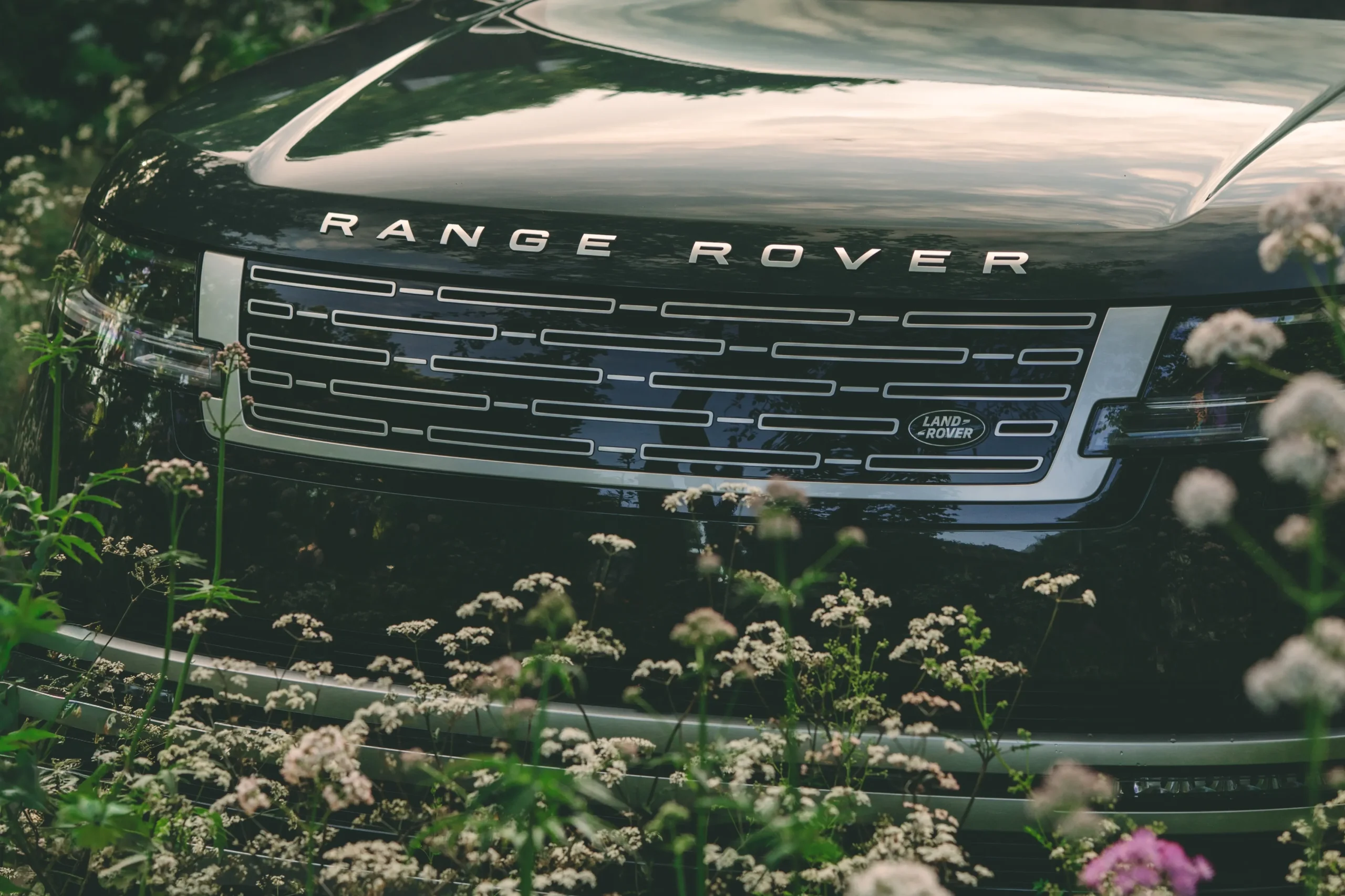Range Rover Electric, electric SUV, pre‑orders, Jaguar Land Rover, EV specs, off‑road luxury 4