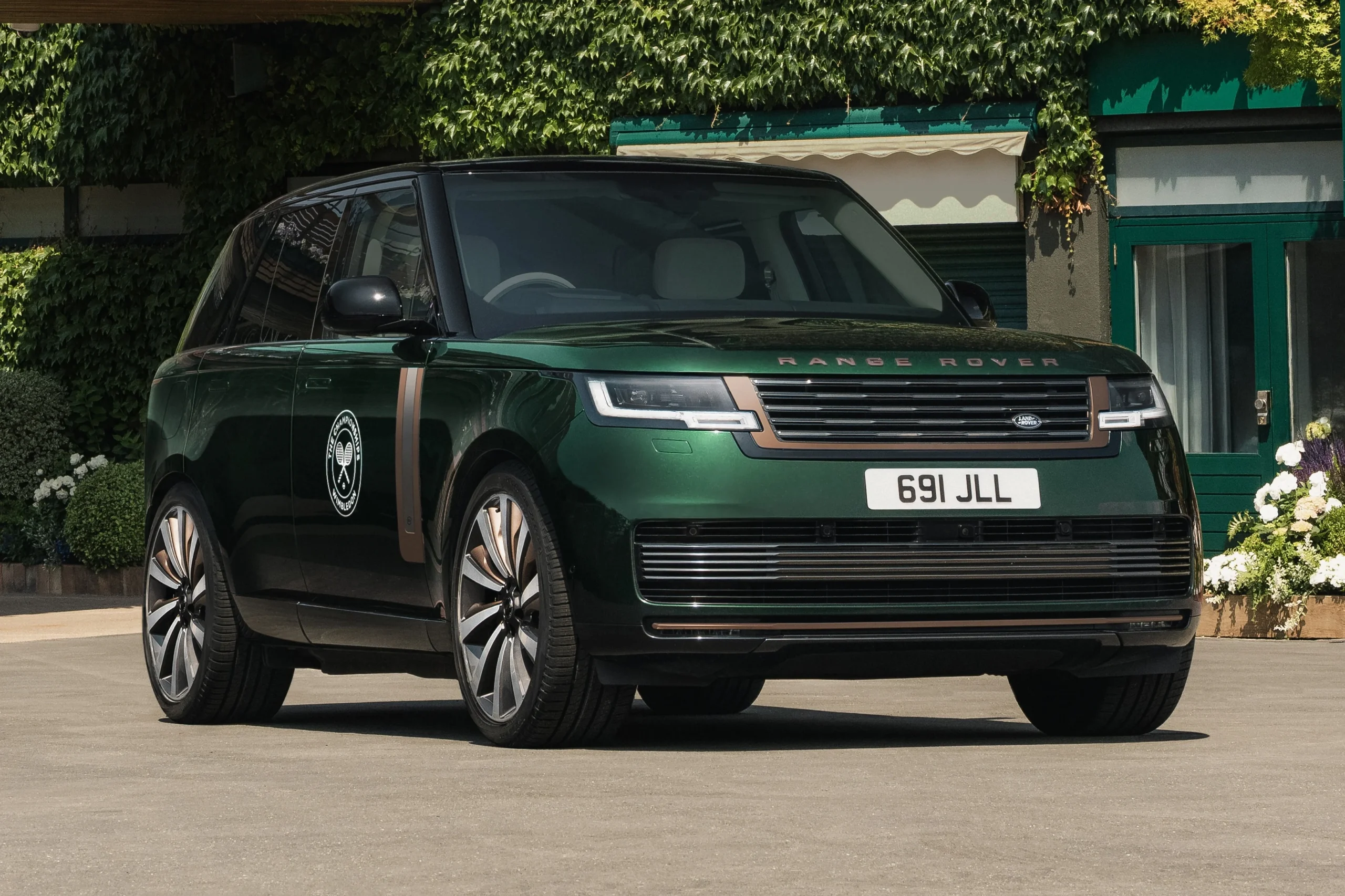 Range Rover Electric, electric SUV, pre‑orders, Jaguar Land Rover, EV specs, off‑road luxury 3