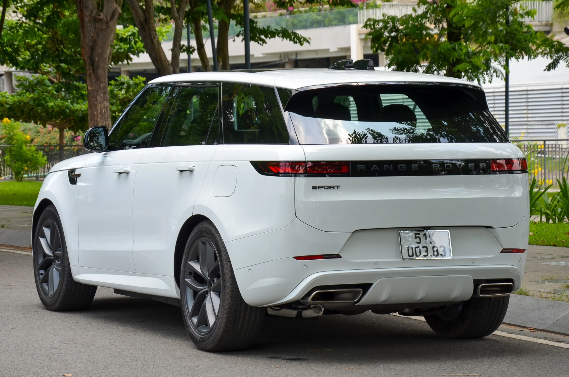 car color trends, neutral car colors, automotive paint colors, car buying preferences, 2025 auto market, vehicle color statistics, neutral shades, car color popularity 3